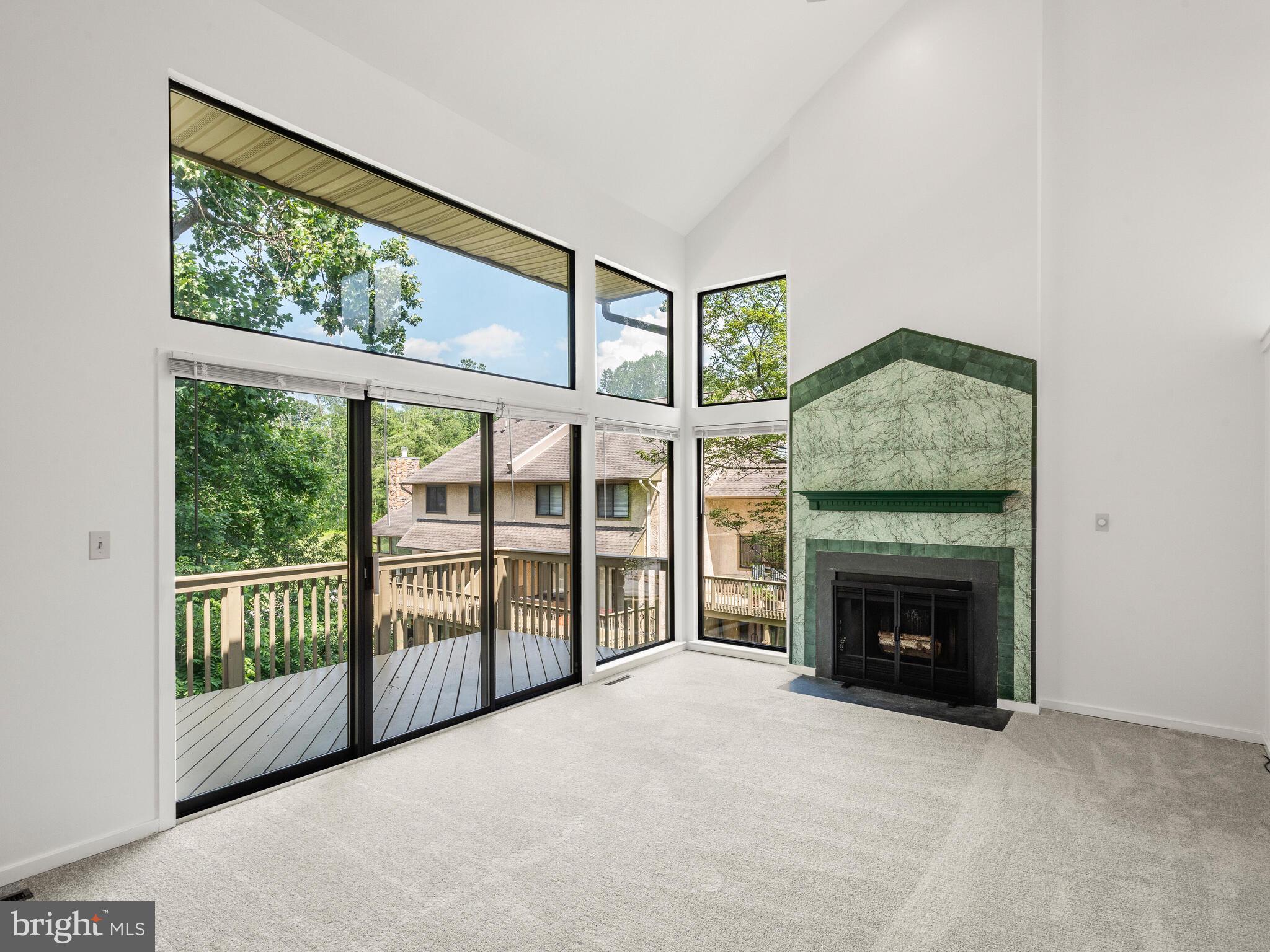 398 LYNETREE DRIVE 11-D