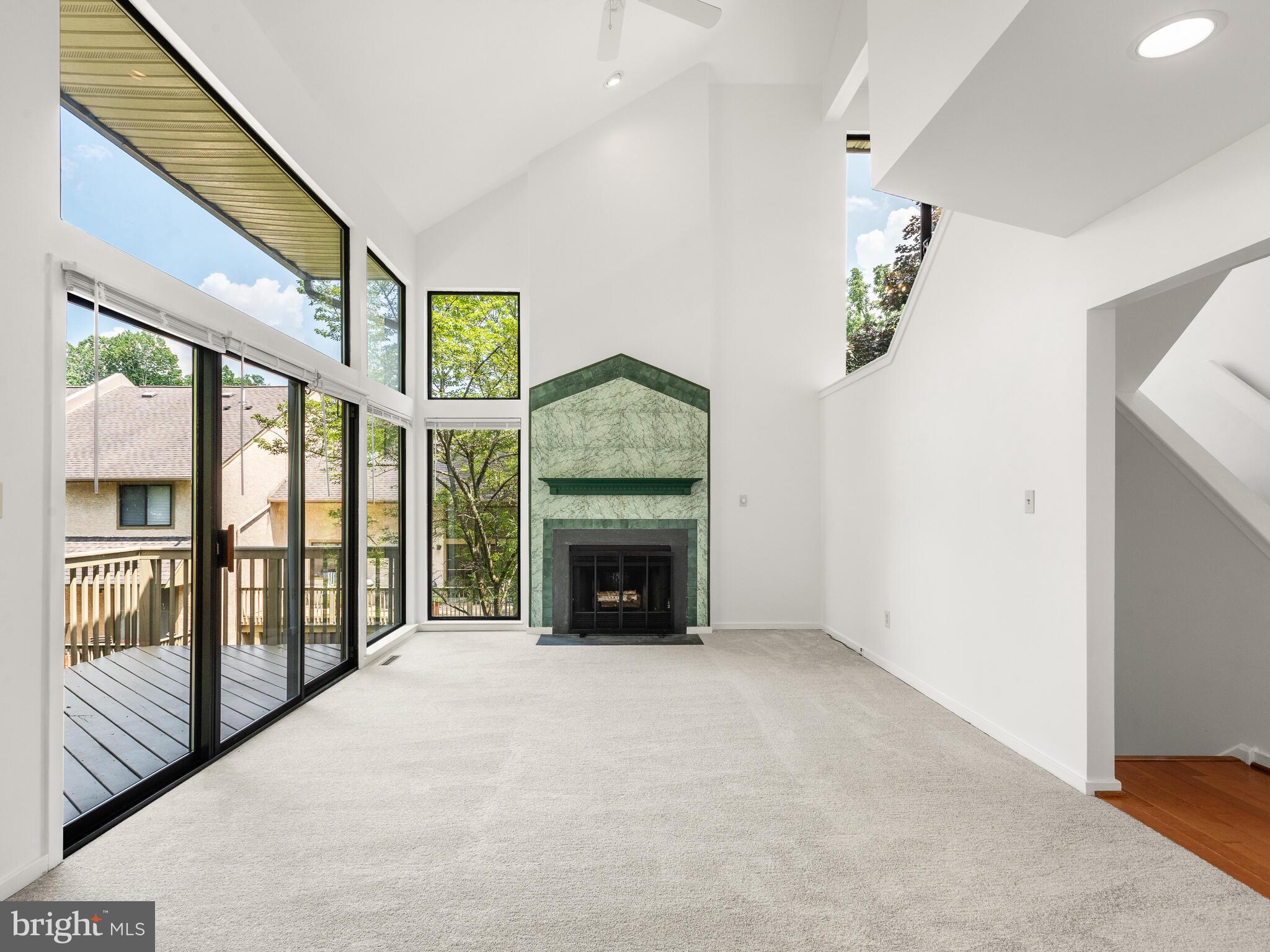 398 LYNETREE DRIVE 11-D