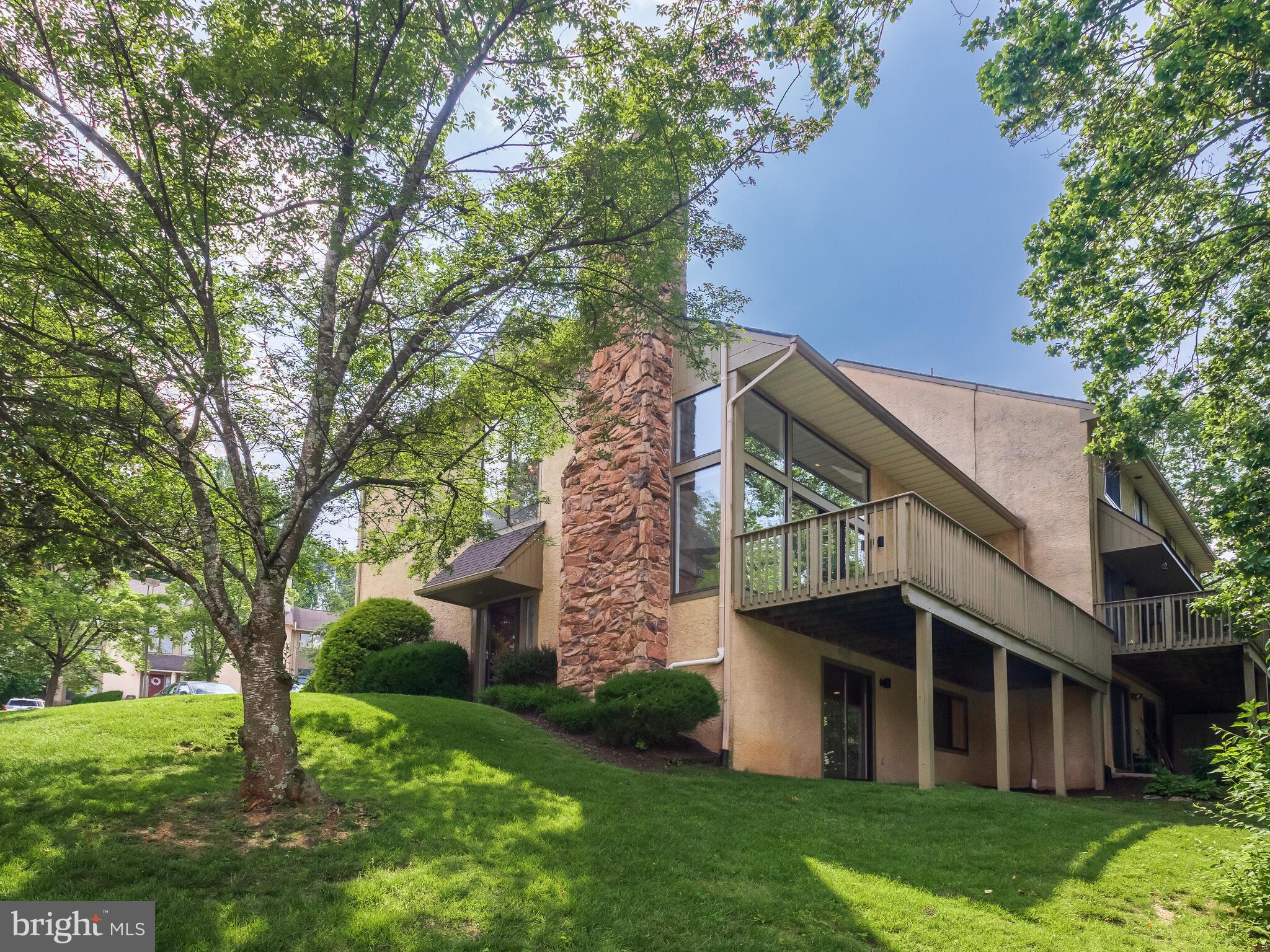 398 LYNETREE DRIVE 11-D