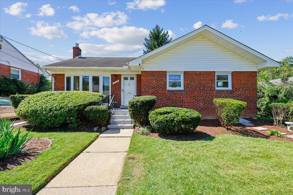 Photo of 4704 Adrian Street, ROCKVILLE, MD 20853 (MLS # MDMC2252162)