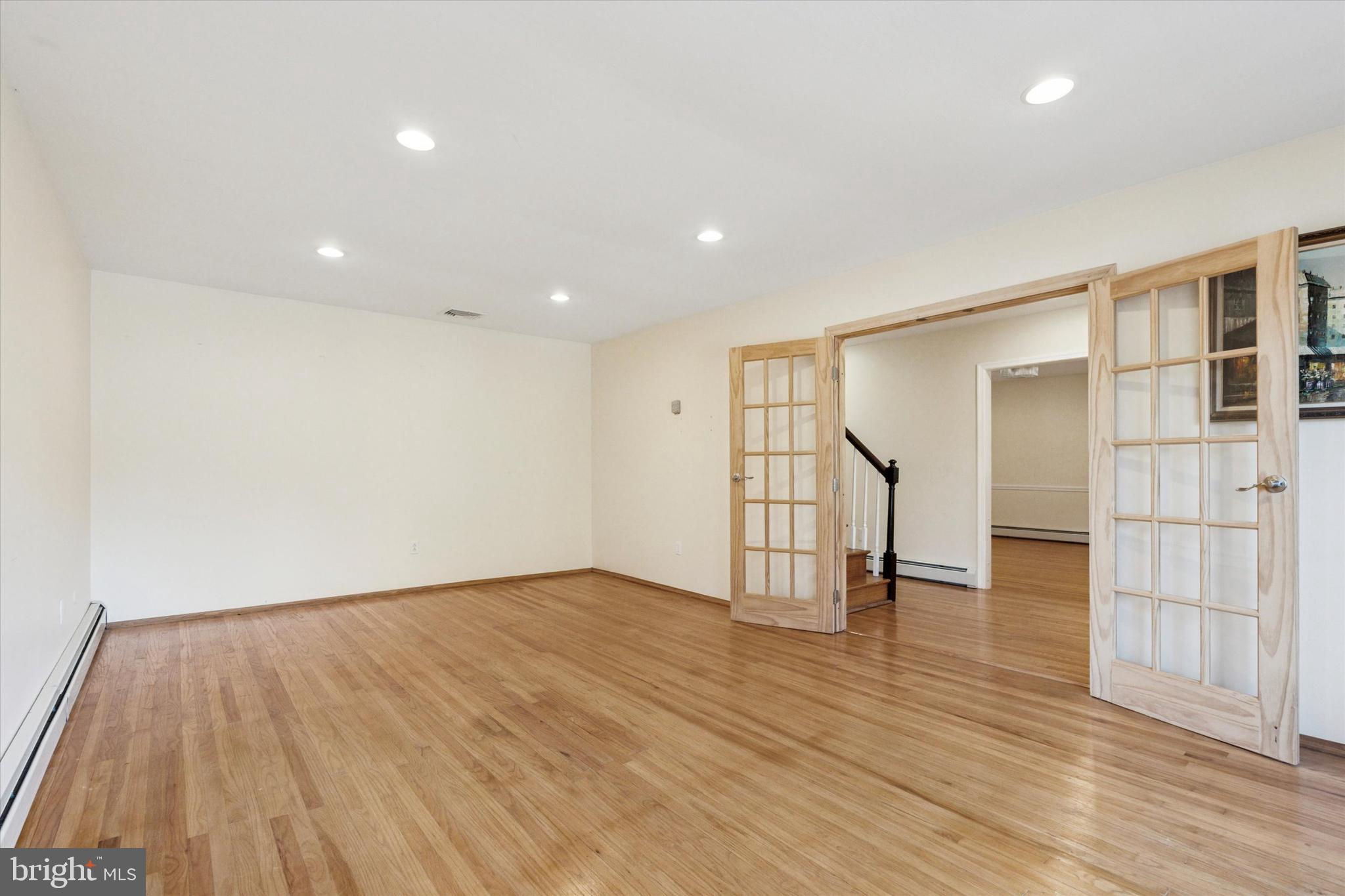 COLLEGE PARK - Residential