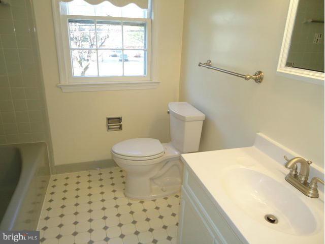 KEMP MILL ESTATES - Residential Lease