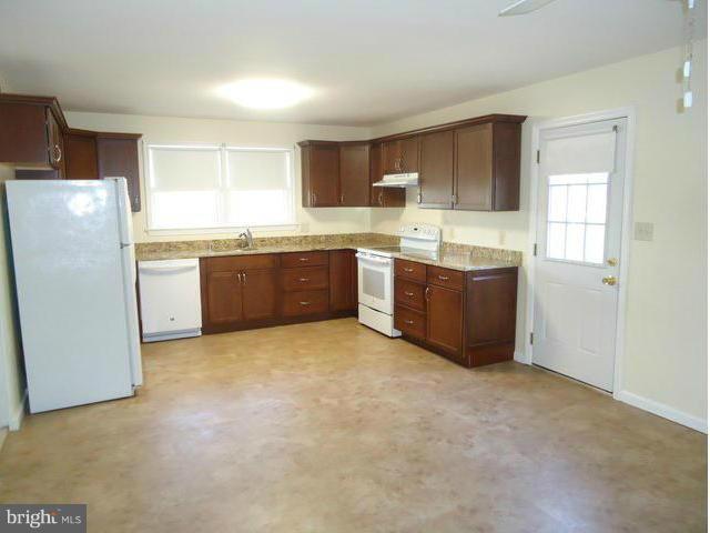 KEMP MILL ESTATES - Residential Lease