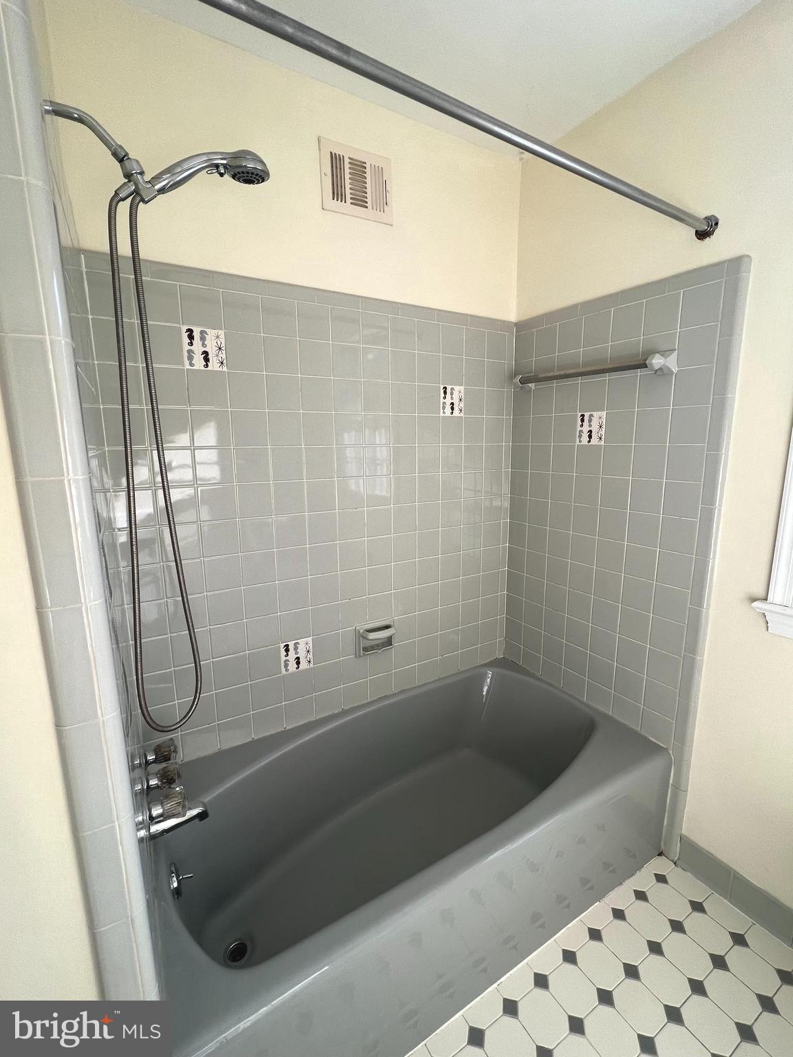 KEMP MILL ESTATES - Residential Lease