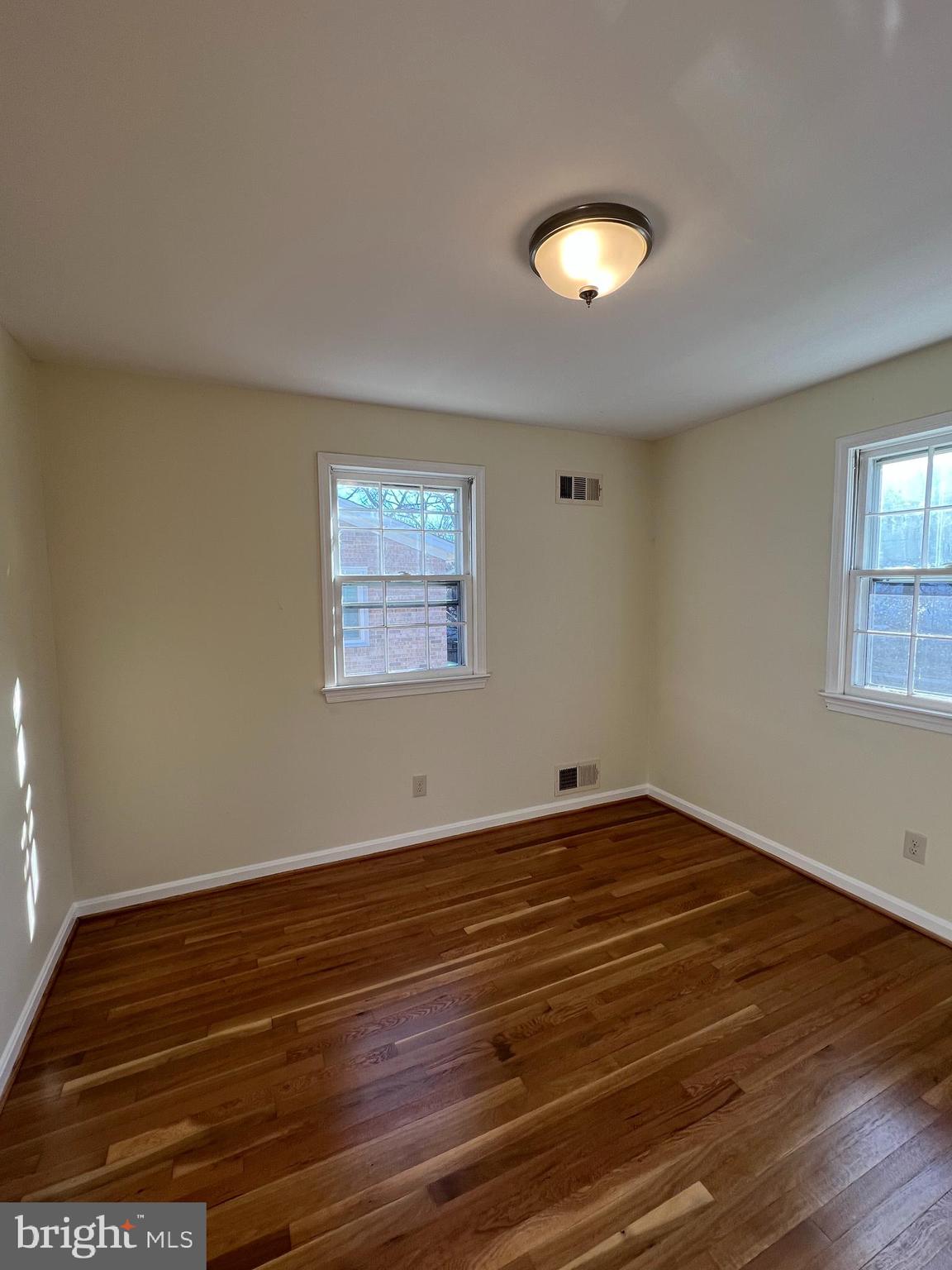 KEMP MILL ESTATES - Residential Lease