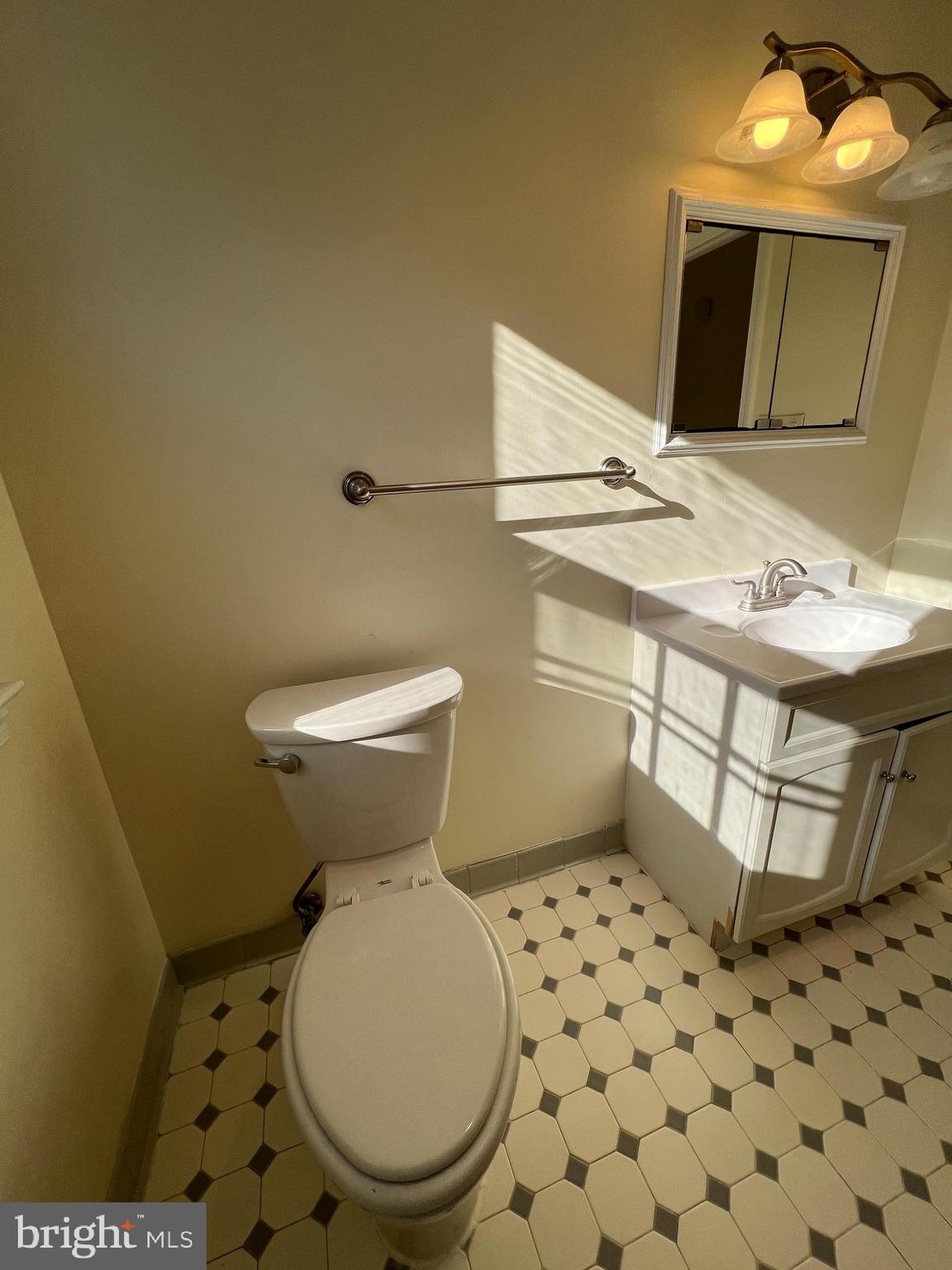 KEMP MILL ESTATES - Residential Lease