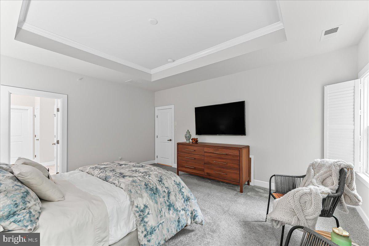 PONDS EDGE - Residential