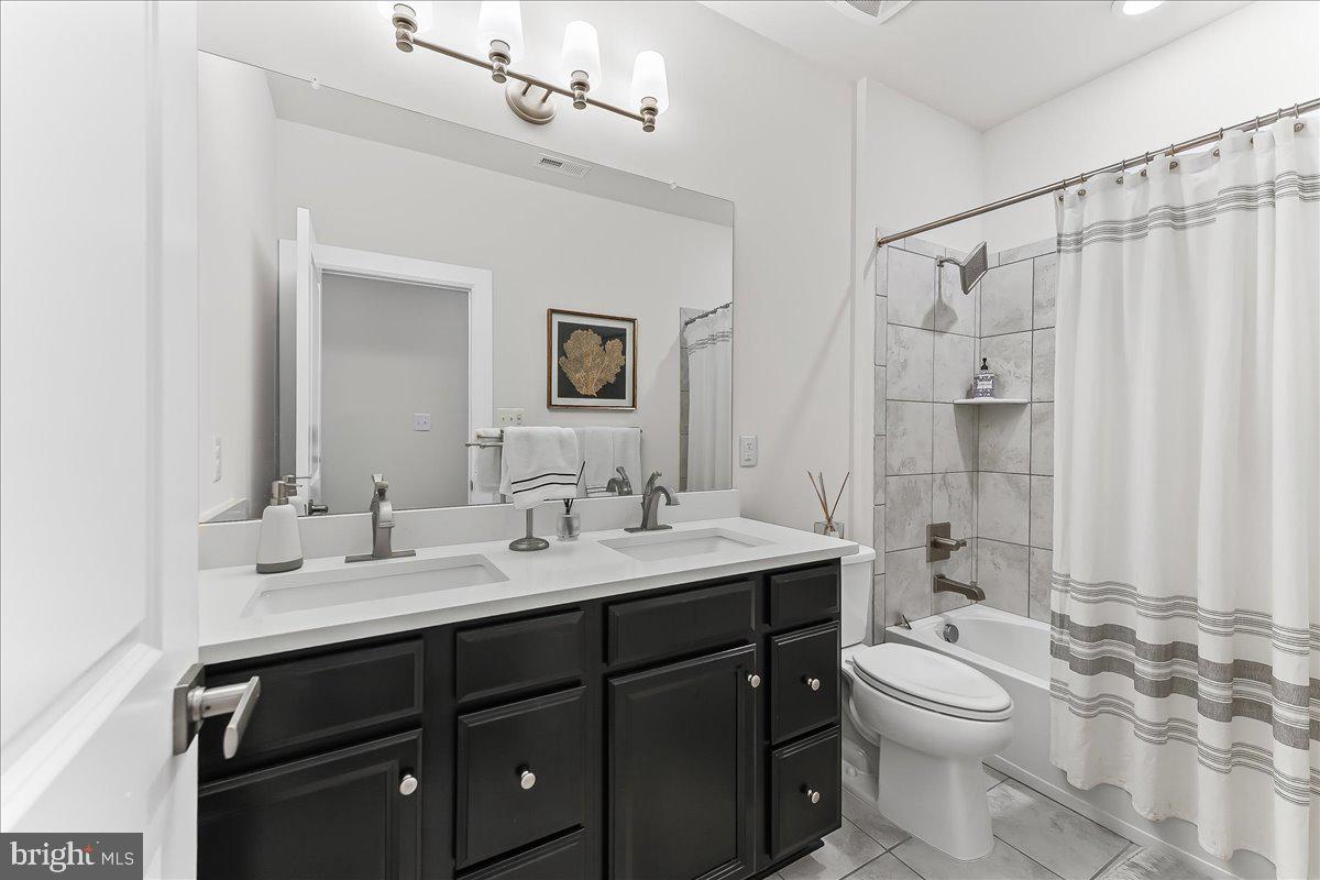 PONDS EDGE - Residential