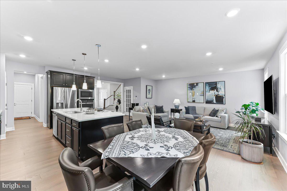 PONDS EDGE - Residential