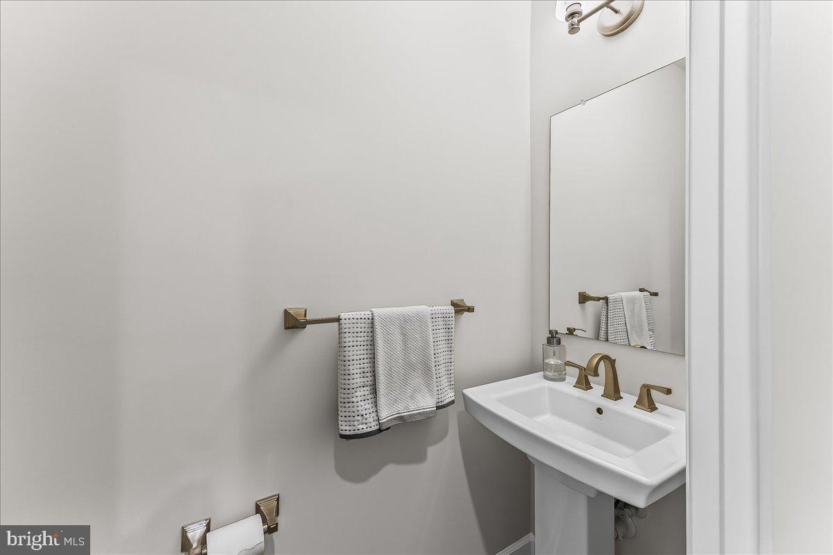 PONDS EDGE - Residential