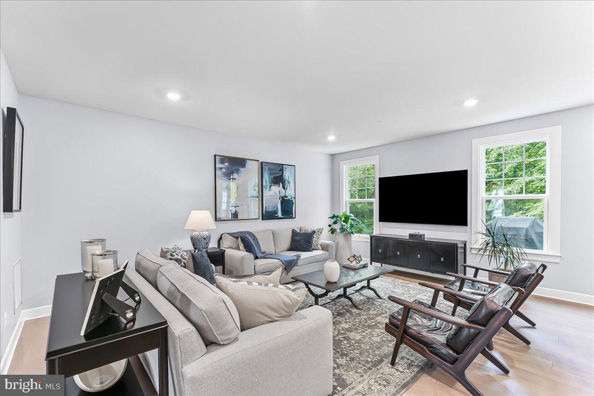 PONDS EDGE - Residential