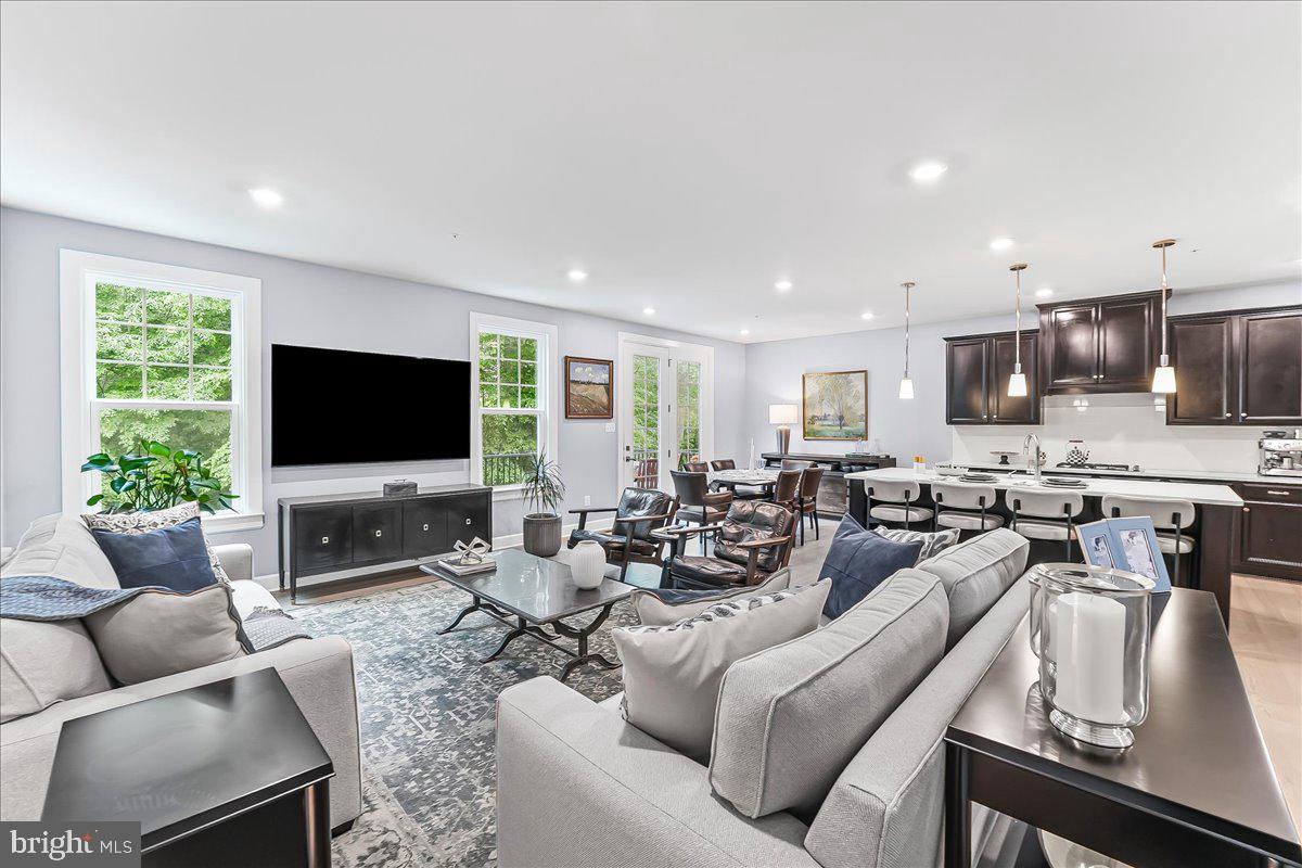 PONDS EDGE - Residential