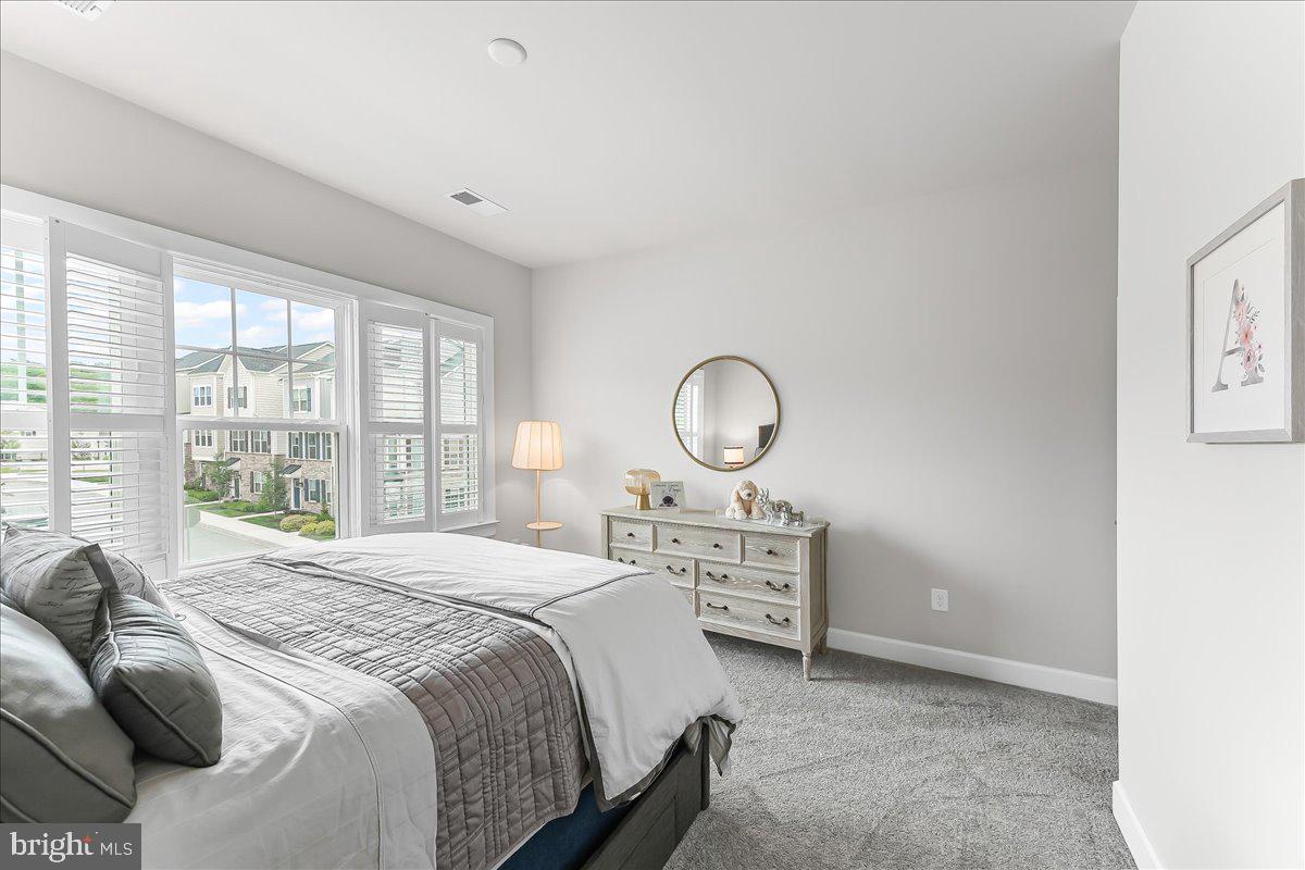 PONDS EDGE - Residential