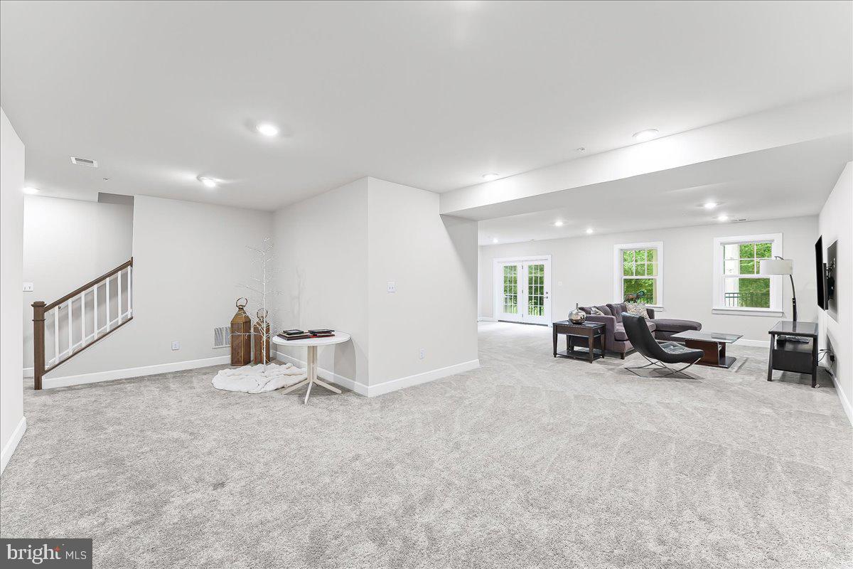 PONDS EDGE - Residential