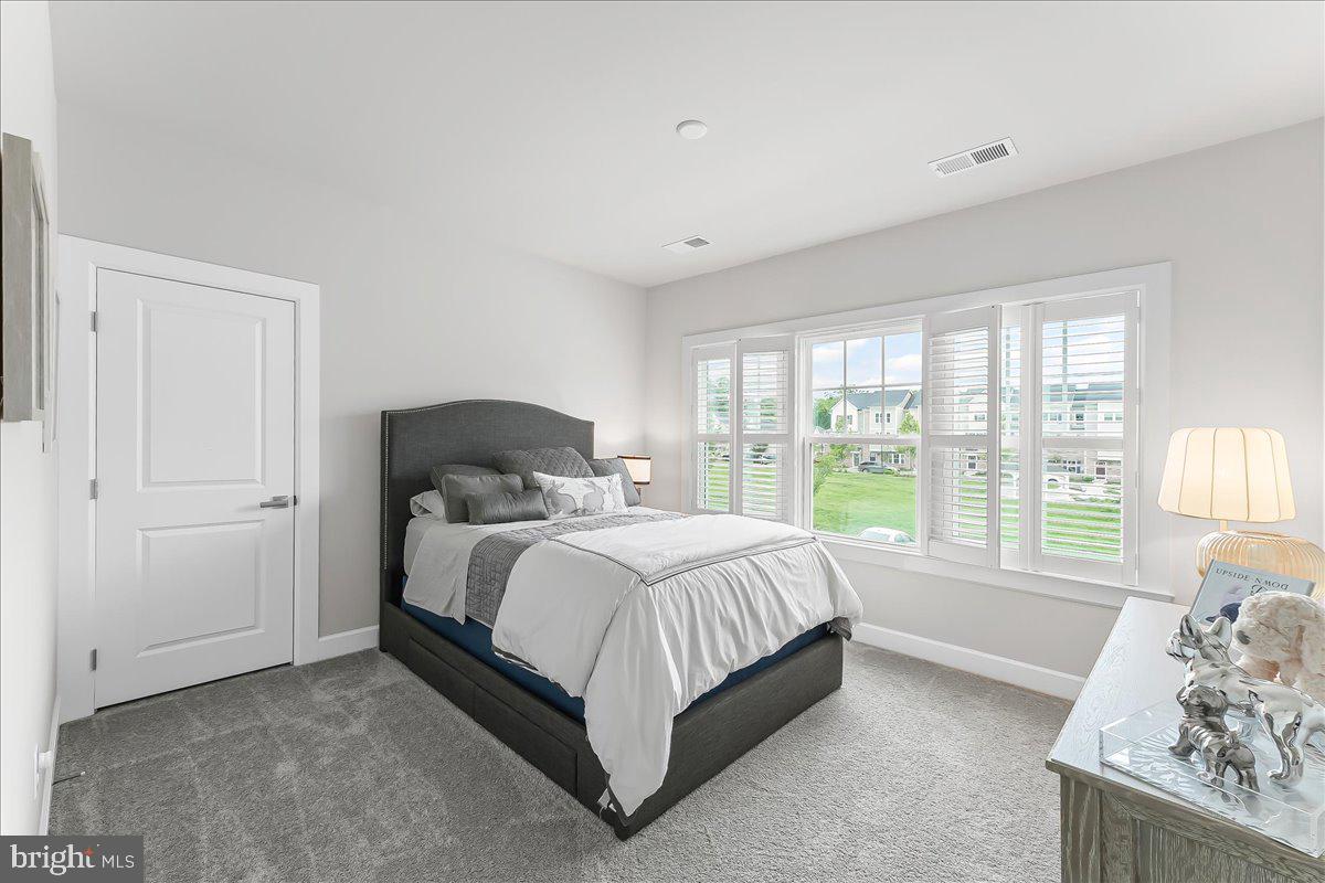 PONDS EDGE - Residential