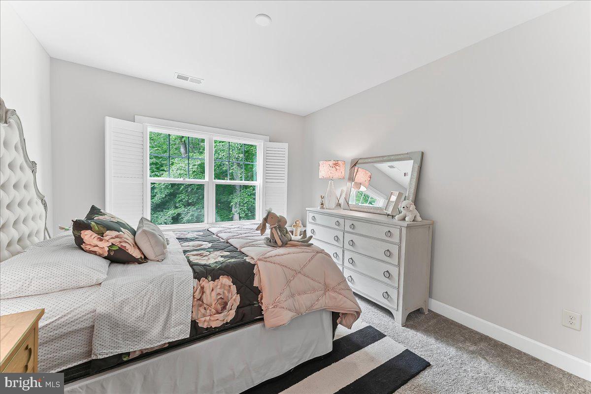 PONDS EDGE - Residential