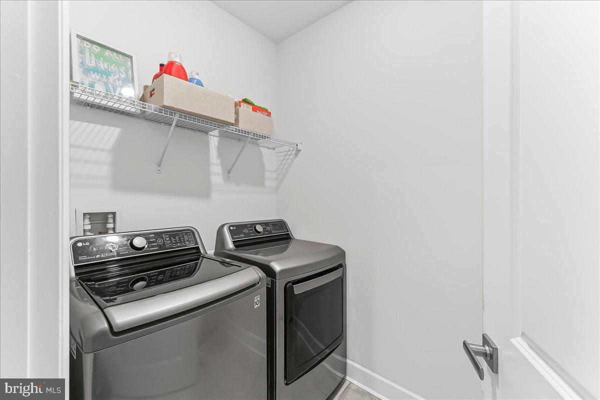 PONDS EDGE - Residential