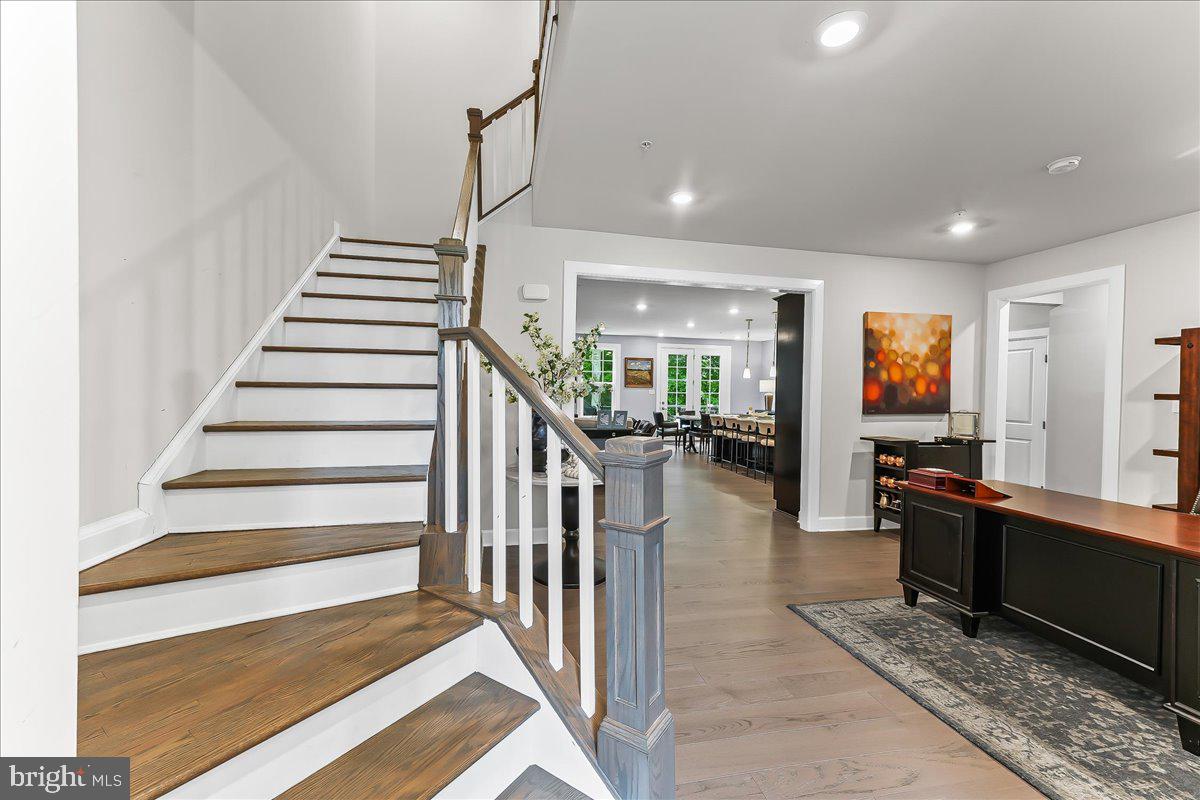 PONDS EDGE - Residential