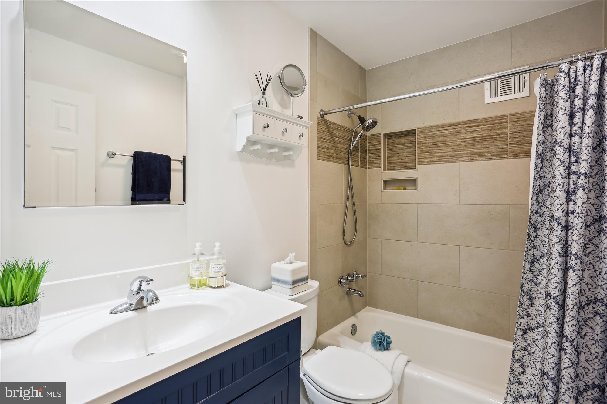 ROCKSHIRE TOWNHOMES - Residential