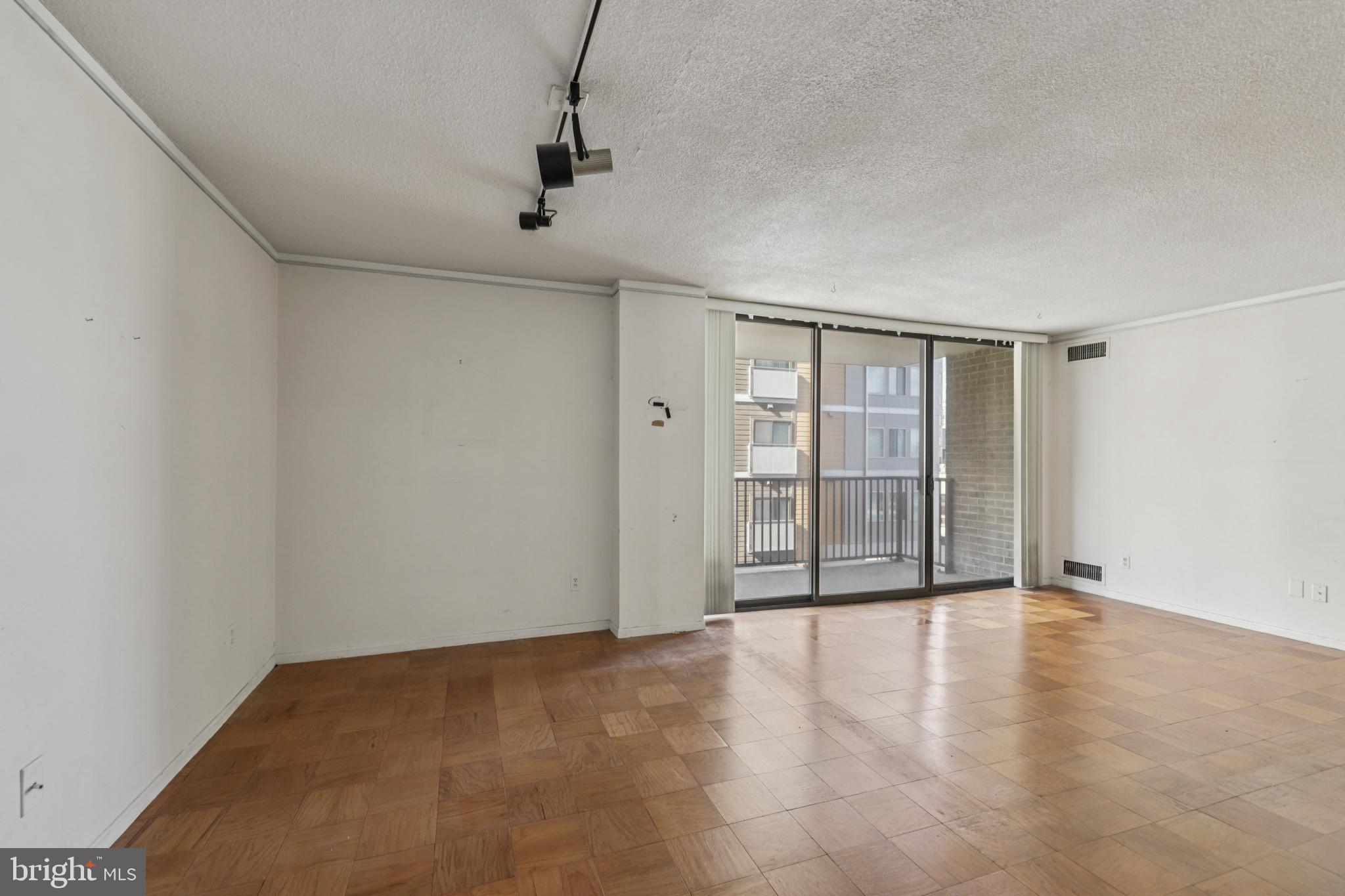 AMERICANA CENTRE - Residential