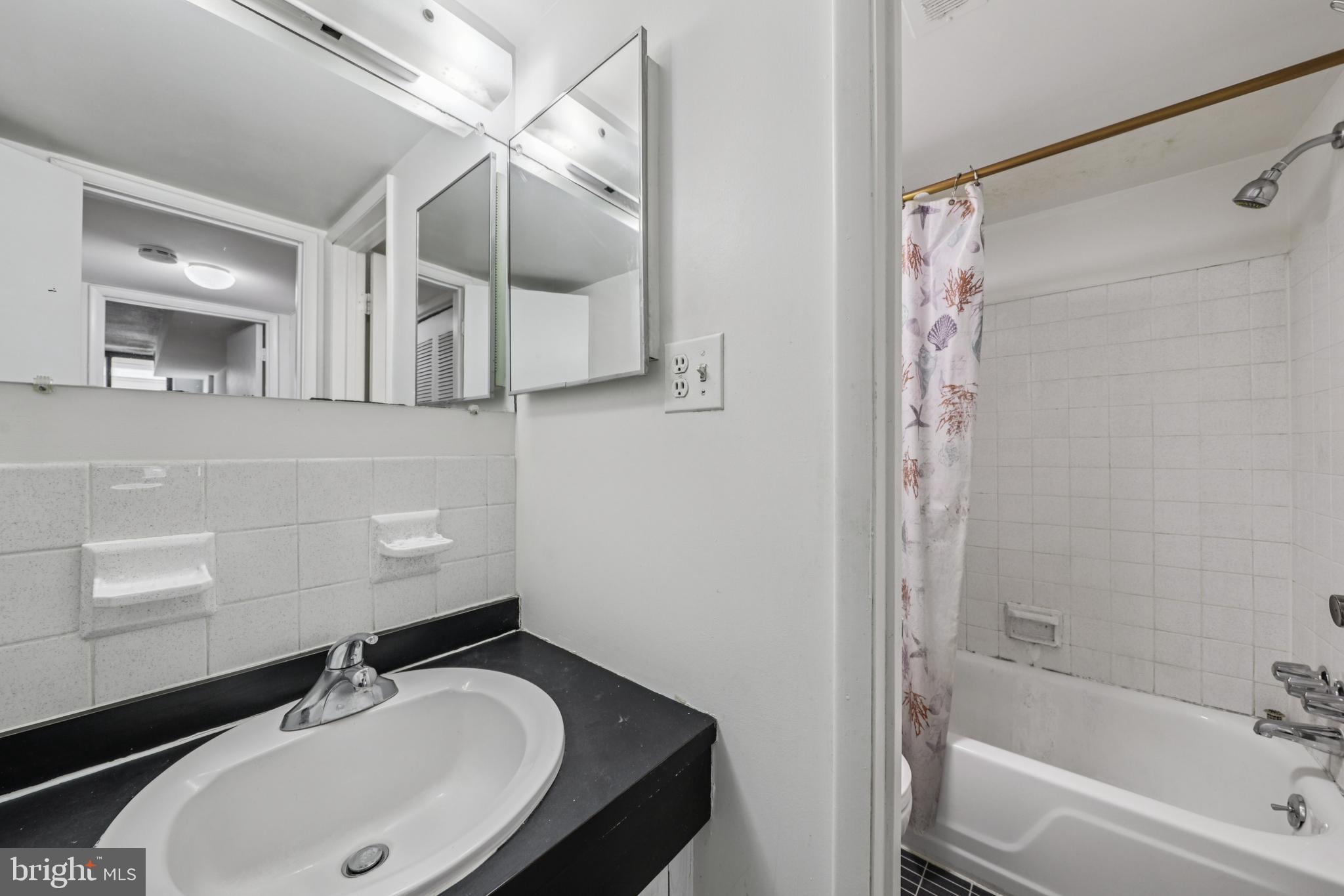 AMERICANA CENTRE - Residential