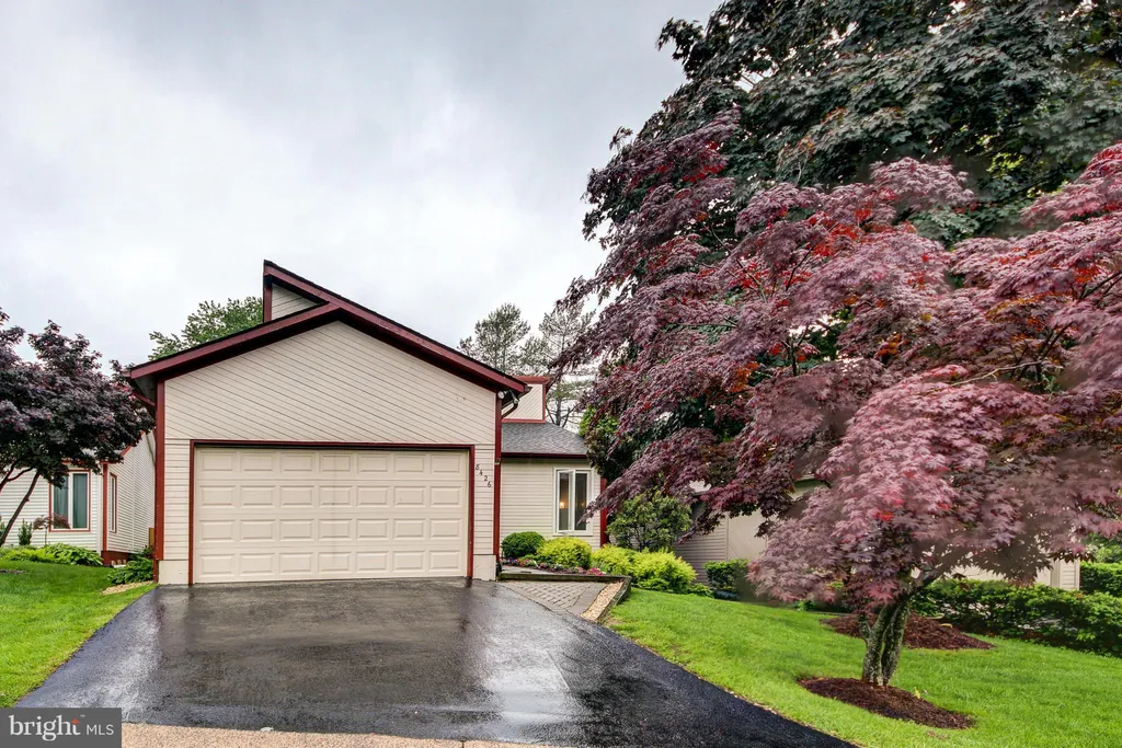 8426 Hollis Lane, Vienna, VA 22182