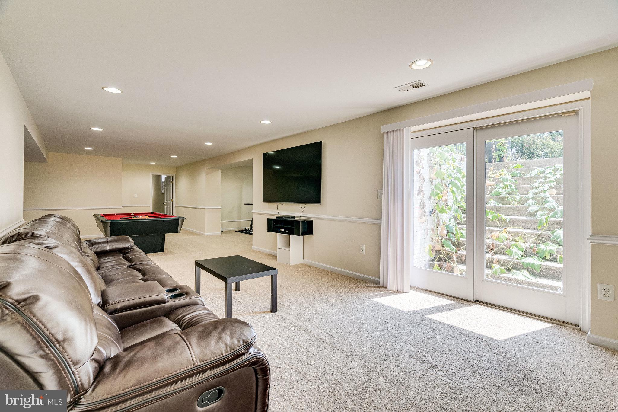 BLUE SPRING FARM - Residential