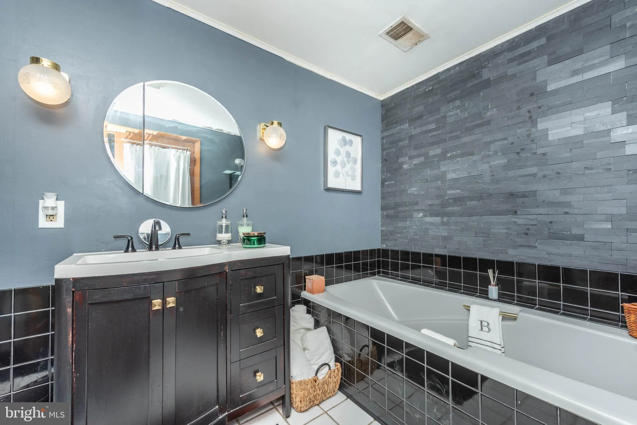 Baltimore, Maryland 21224, United States, 3 Bedrooms Bedrooms, ,2 BathroomsBathrooms,Residential,Pending,103110