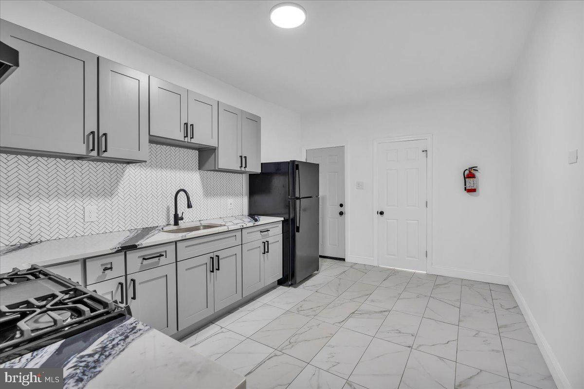 906 N 4TH STREET