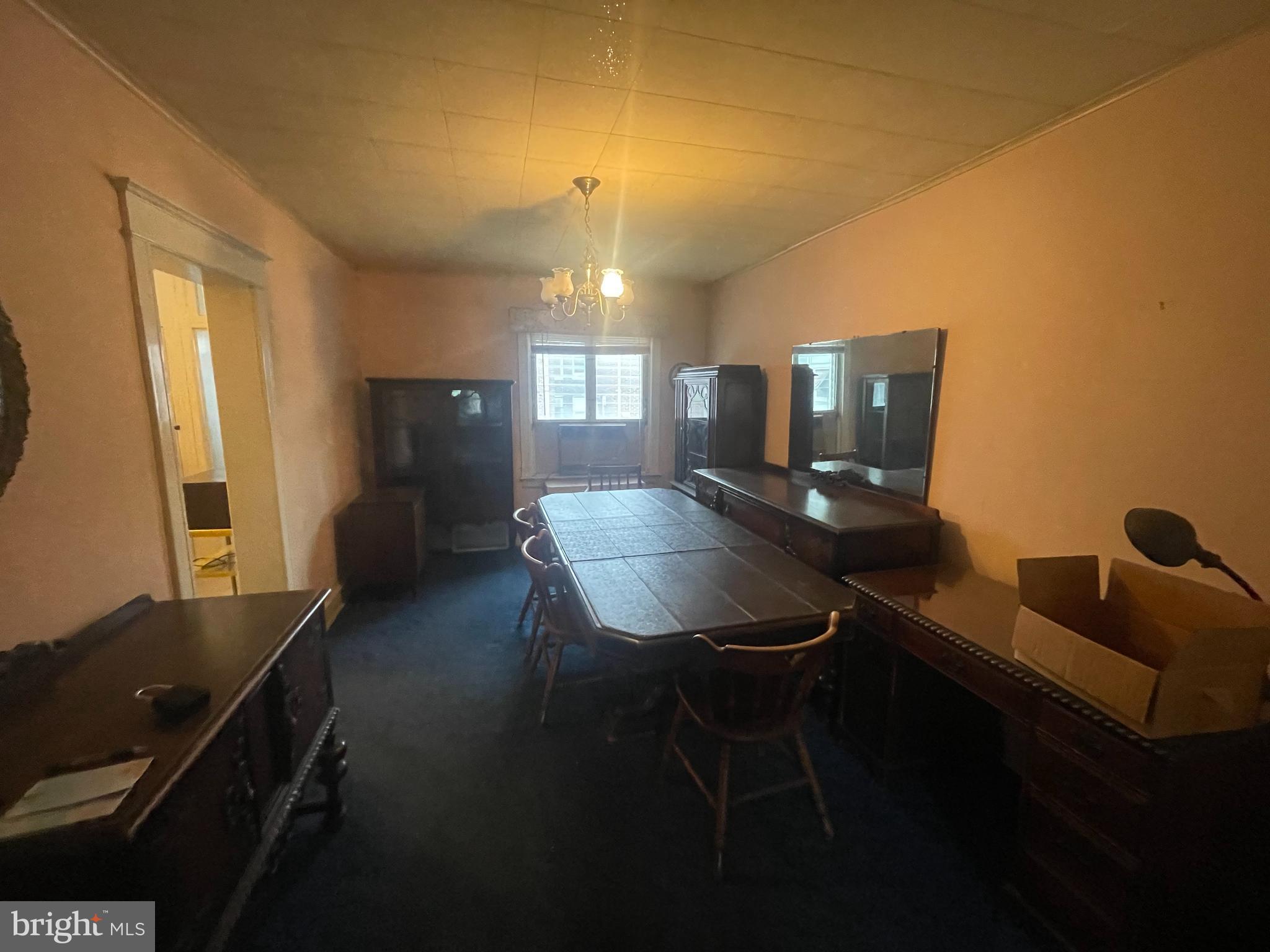 OXFORD CIRCLE - Residential