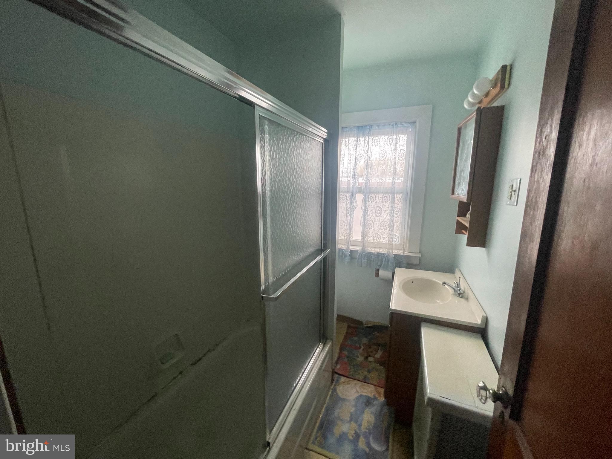 OXFORD CIRCLE - Residential