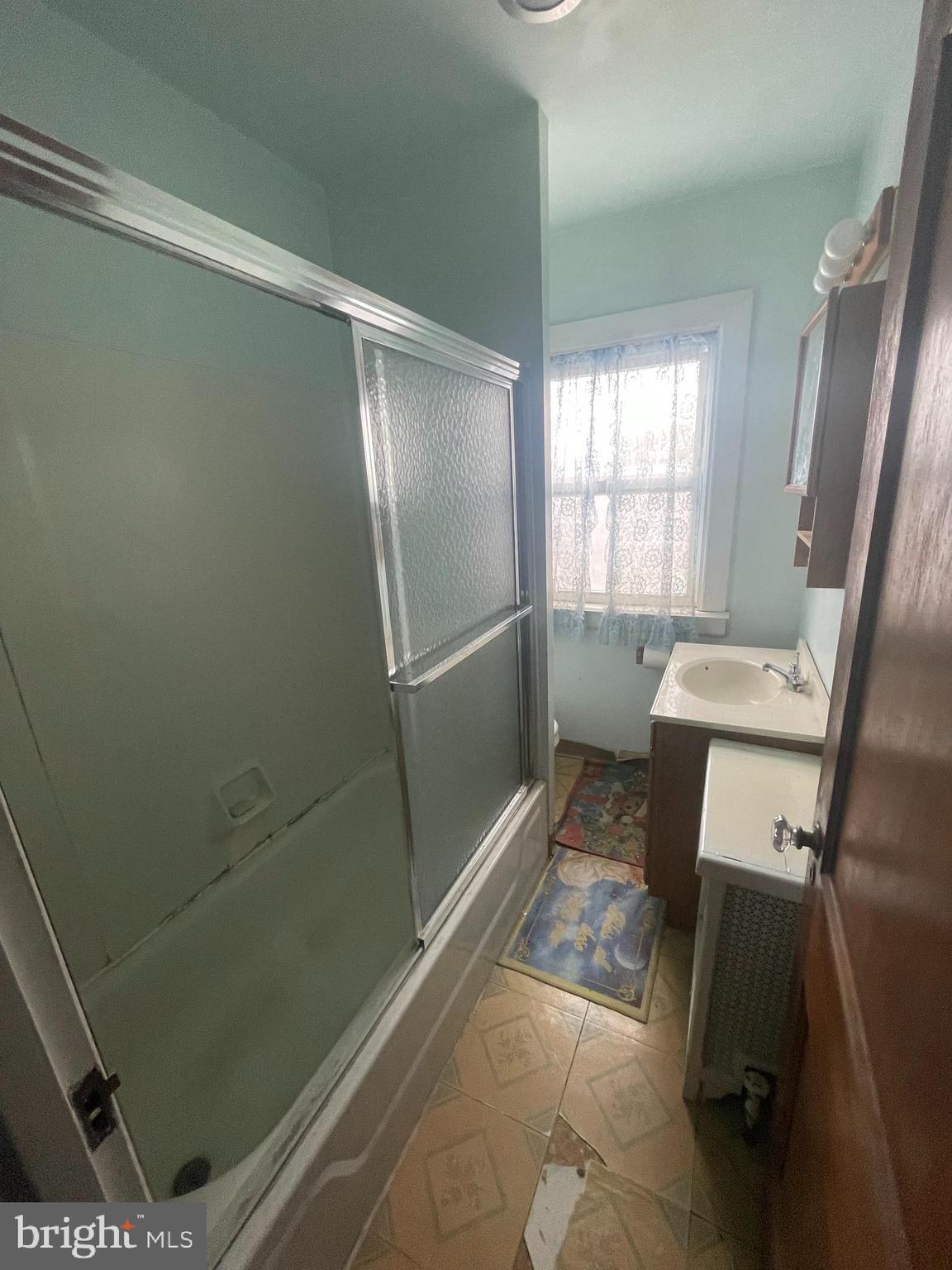 OXFORD CIRCLE - Residential