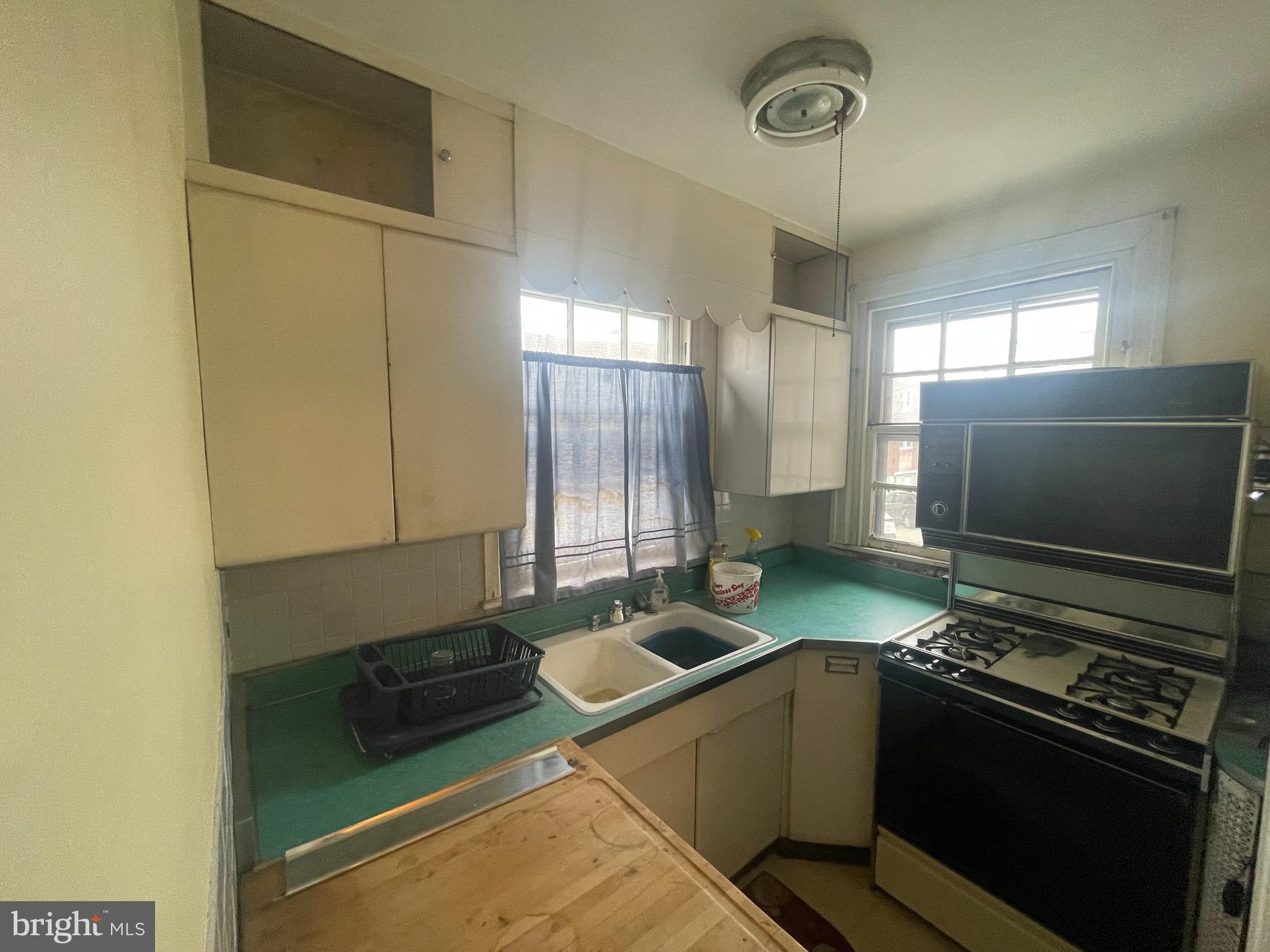 OXFORD CIRCLE - Residential