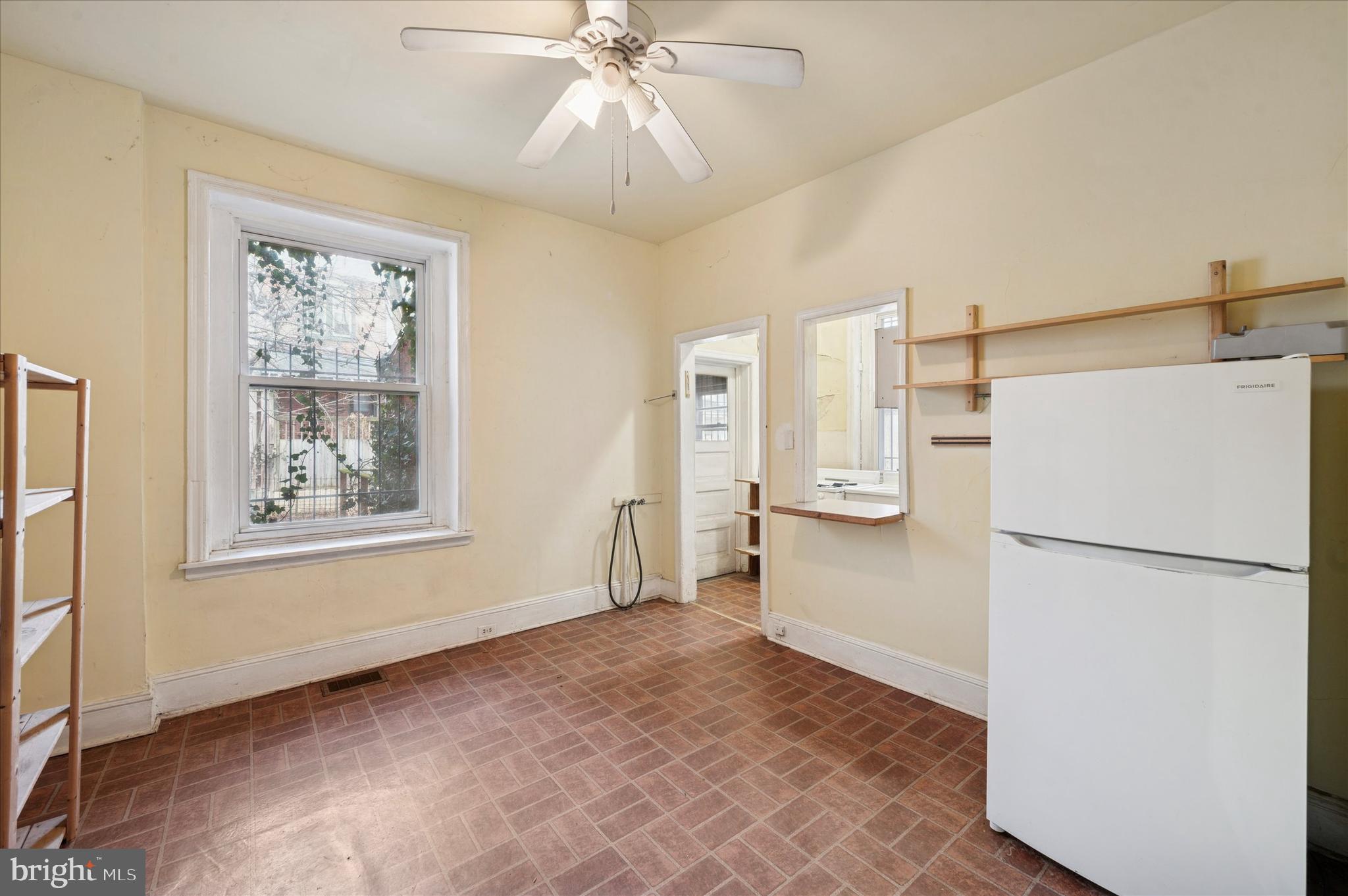 UNIVERSITY CITY - Residential Income