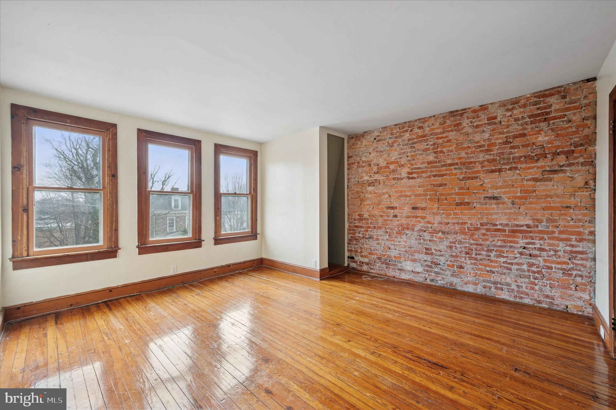 UNIVERSITY CITY - Residential Income