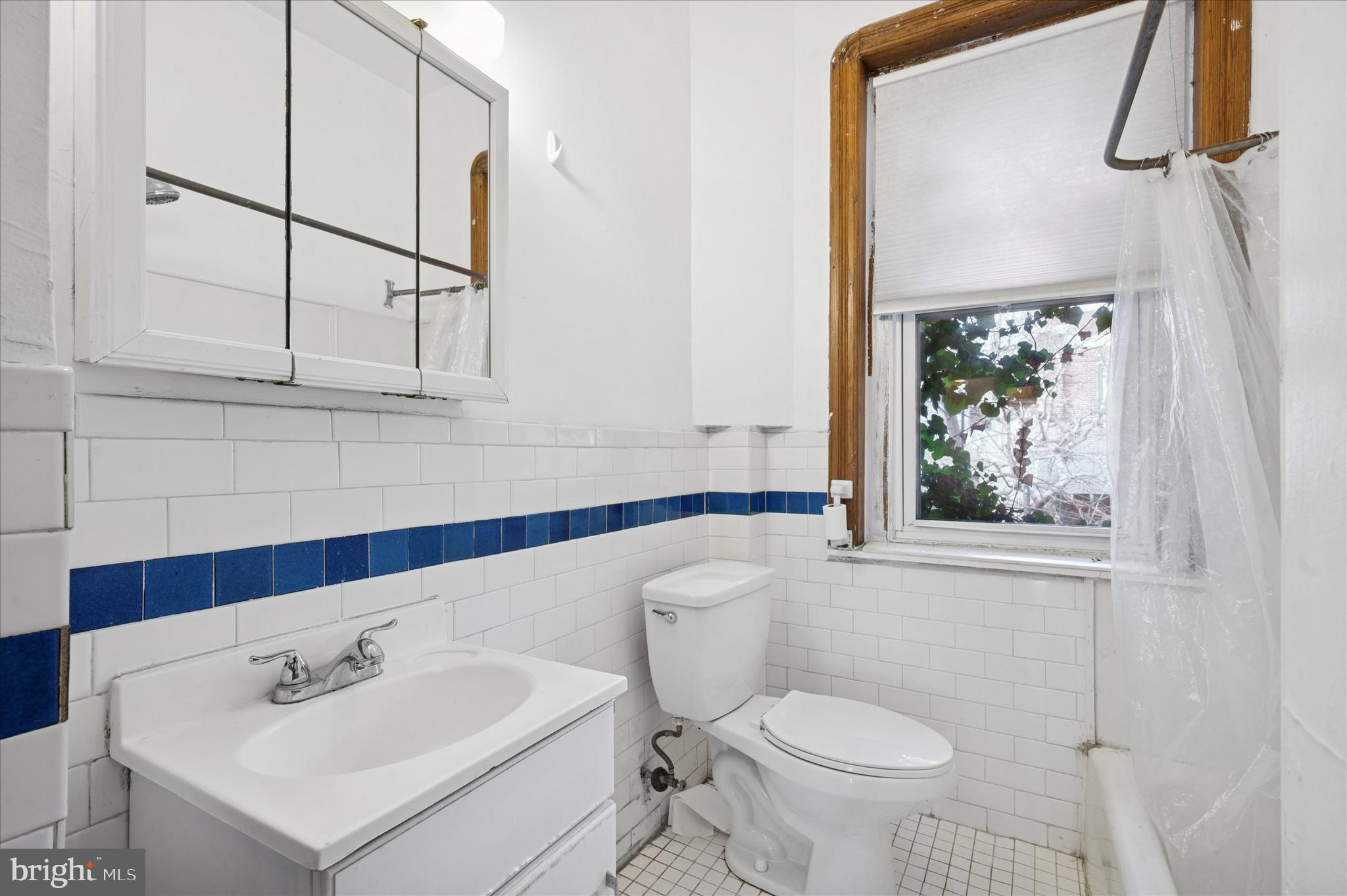 UNIVERSITY CITY - Residential Income