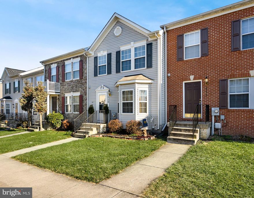 Location, Location, Location!!!!!  County Green is conveniently located just off of 340 close to shopping, dining and commuter routes.  Don't miss this 3 bedroom, 3.5 bathroom townhouse in County Green.  This property offers laminate floors throughout, fully finished basement, private deck, maintenance free back yard and gas fireplace in basement living area.  Schedule your showing today!!!