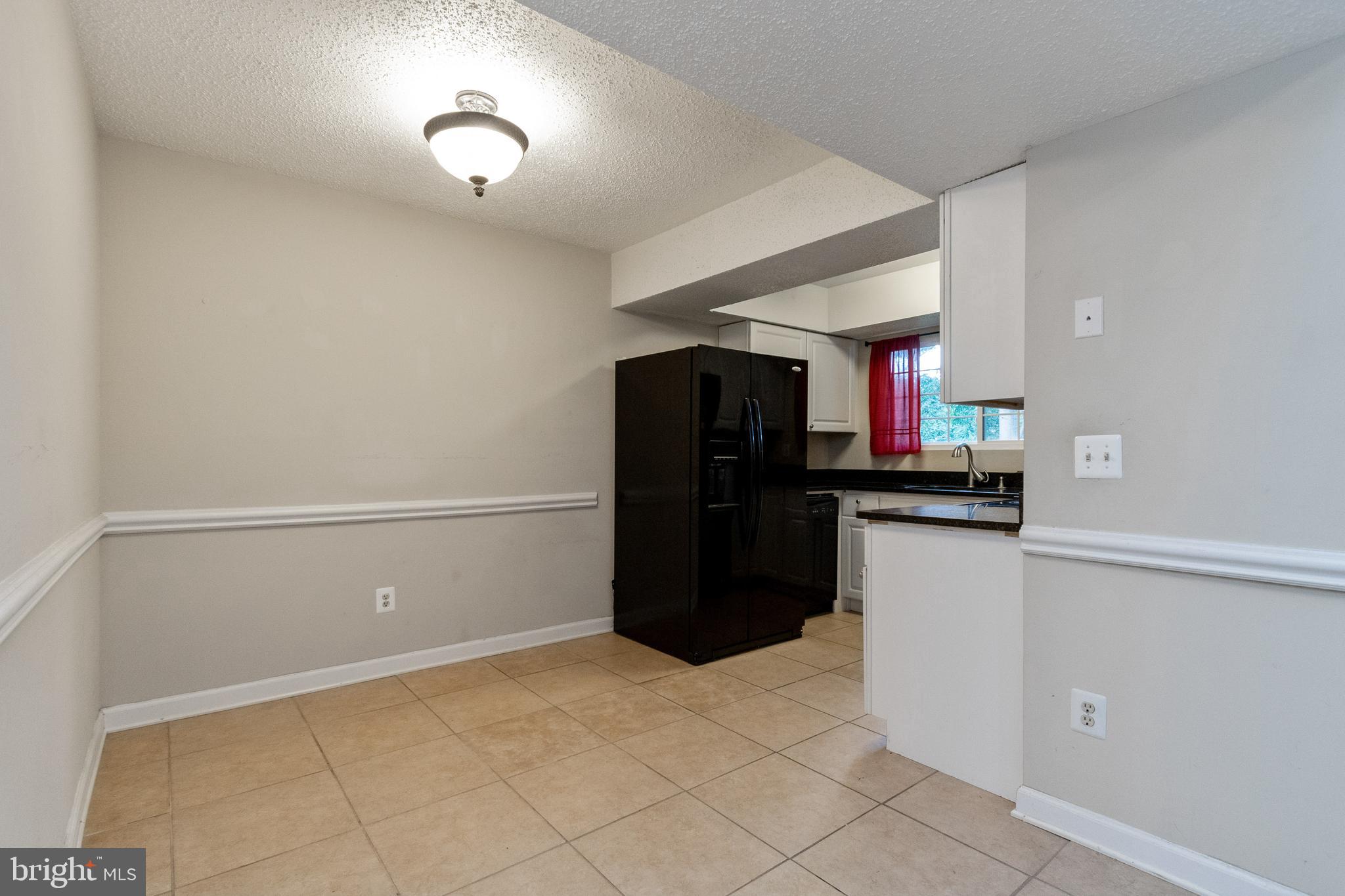 HUNTERS SQUARE - Residential Lease