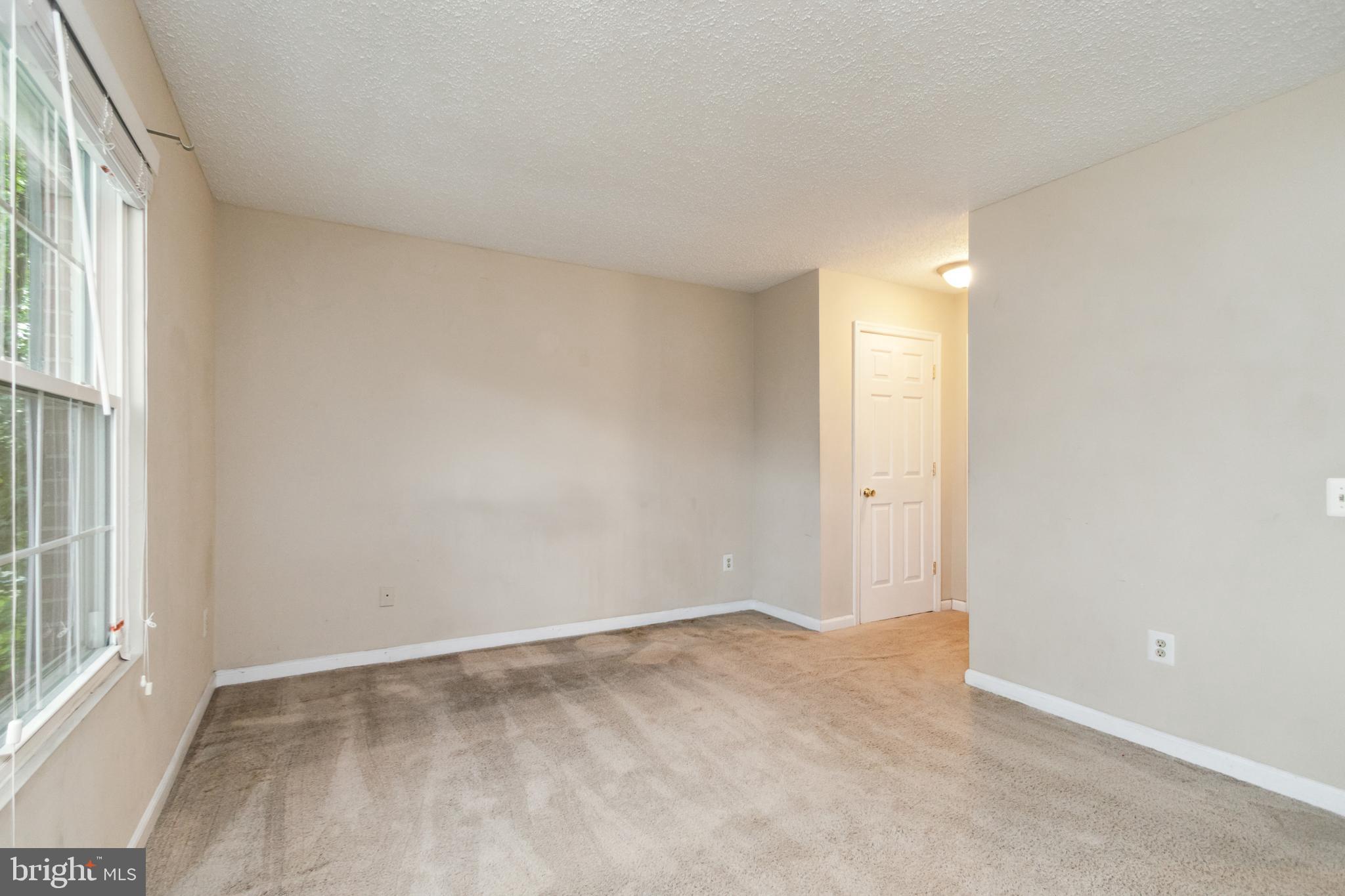 HUNTERS SQUARE - Residential Lease