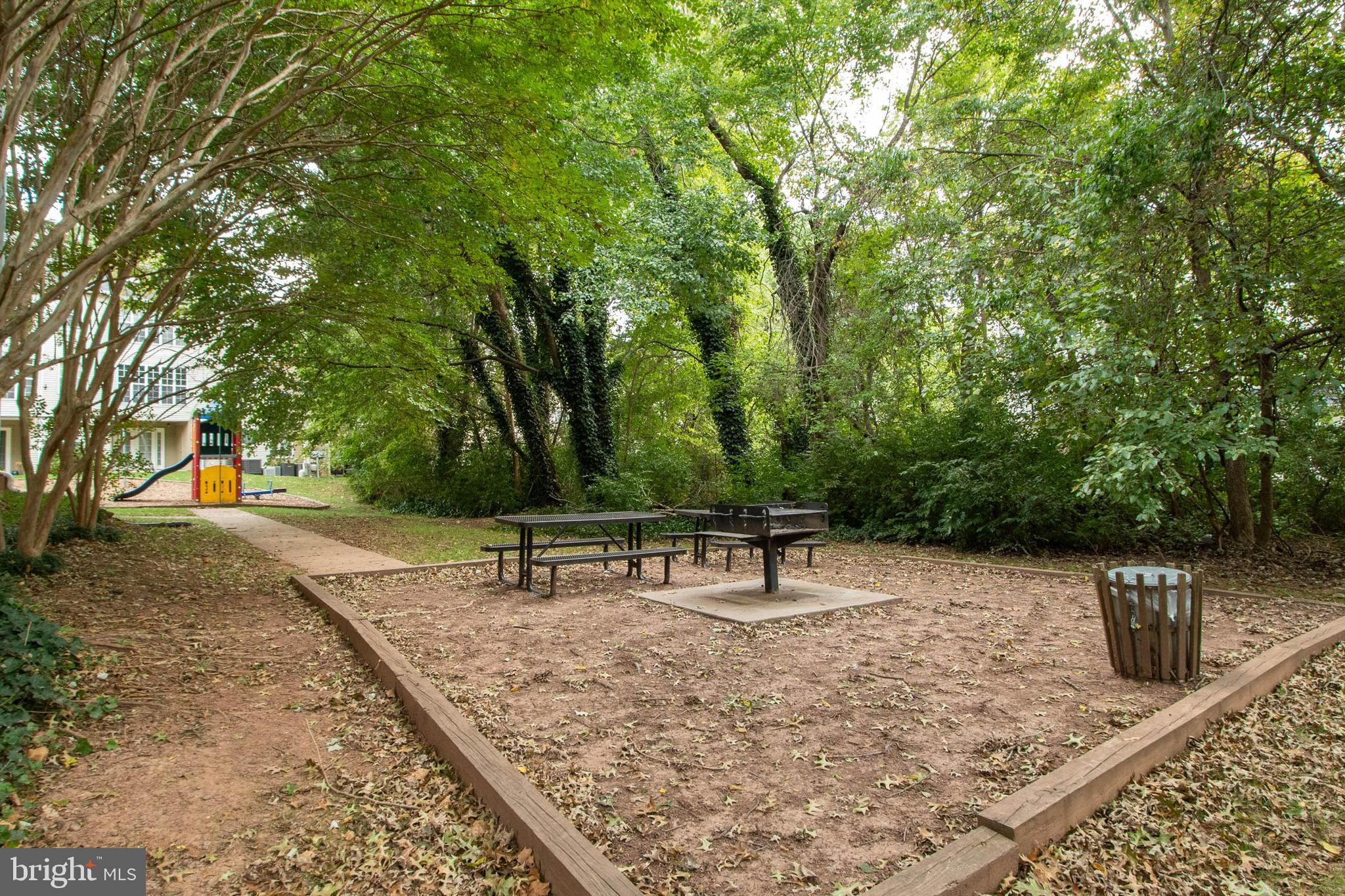 HUNTERS SQUARE - Residential Lease