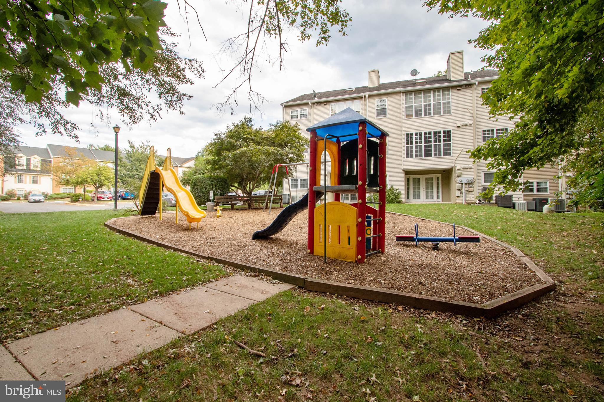 HUNTERS SQUARE - Residential Lease