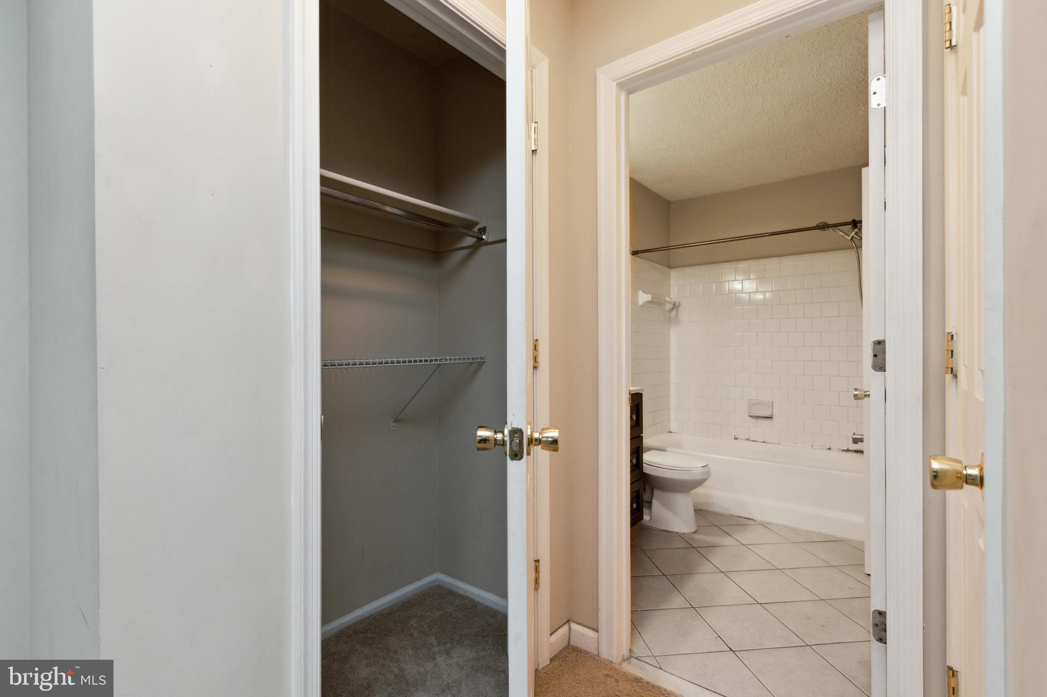 HUNTERS SQUARE - Residential Lease