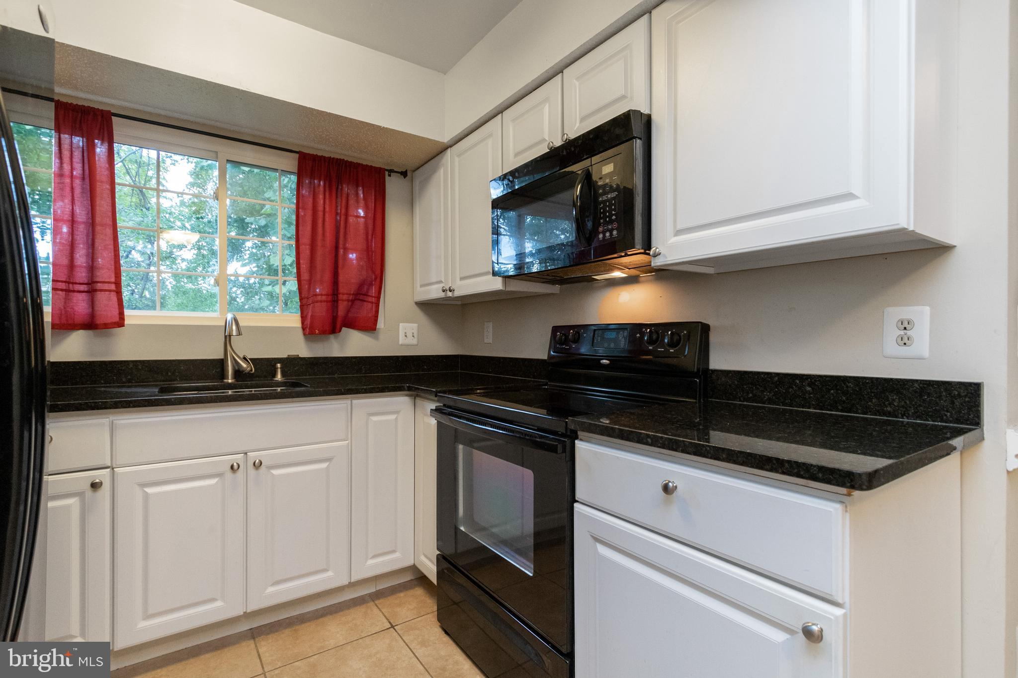 HUNTERS SQUARE - Residential Lease