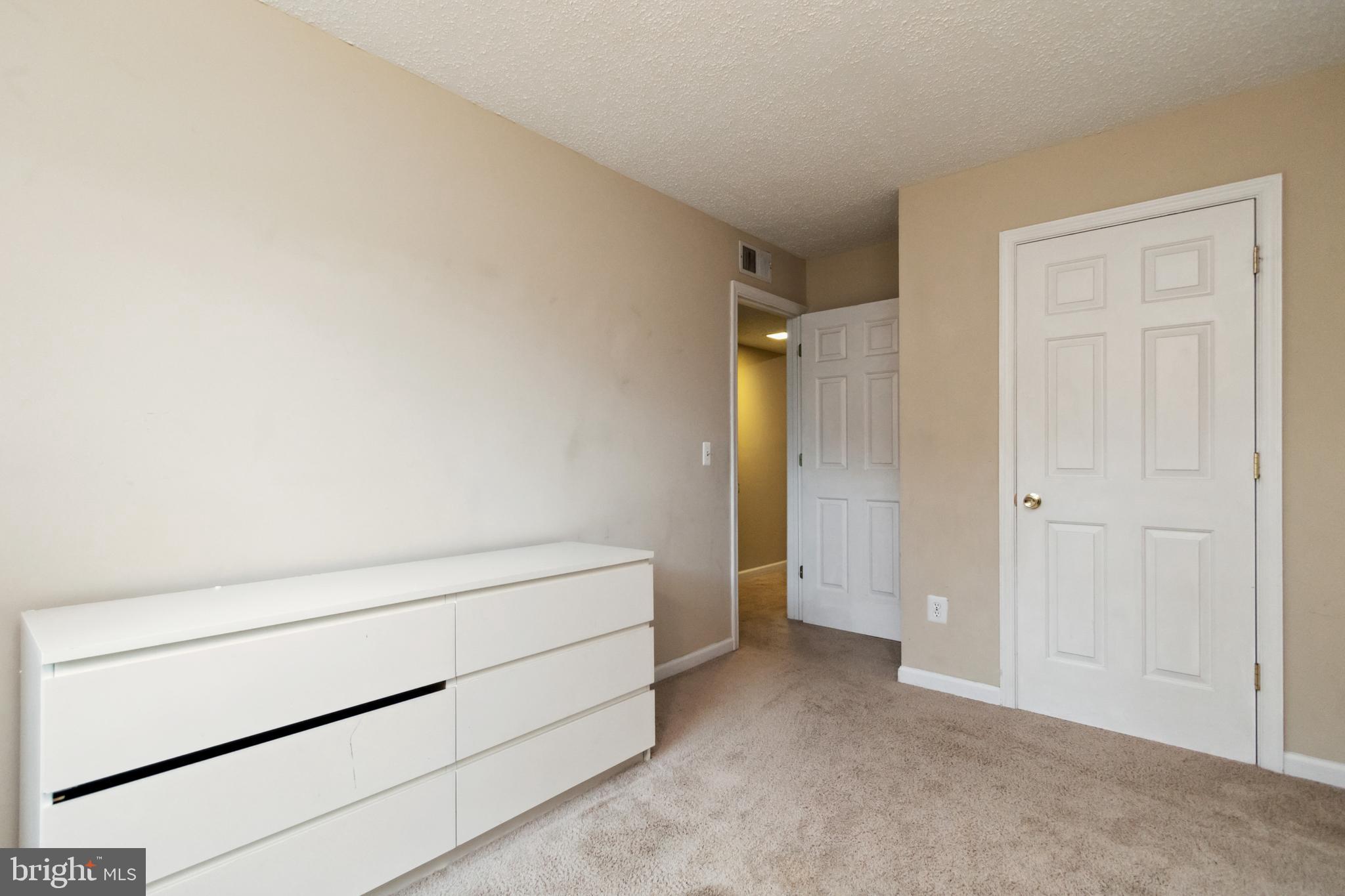 HUNTERS SQUARE - Residential Lease