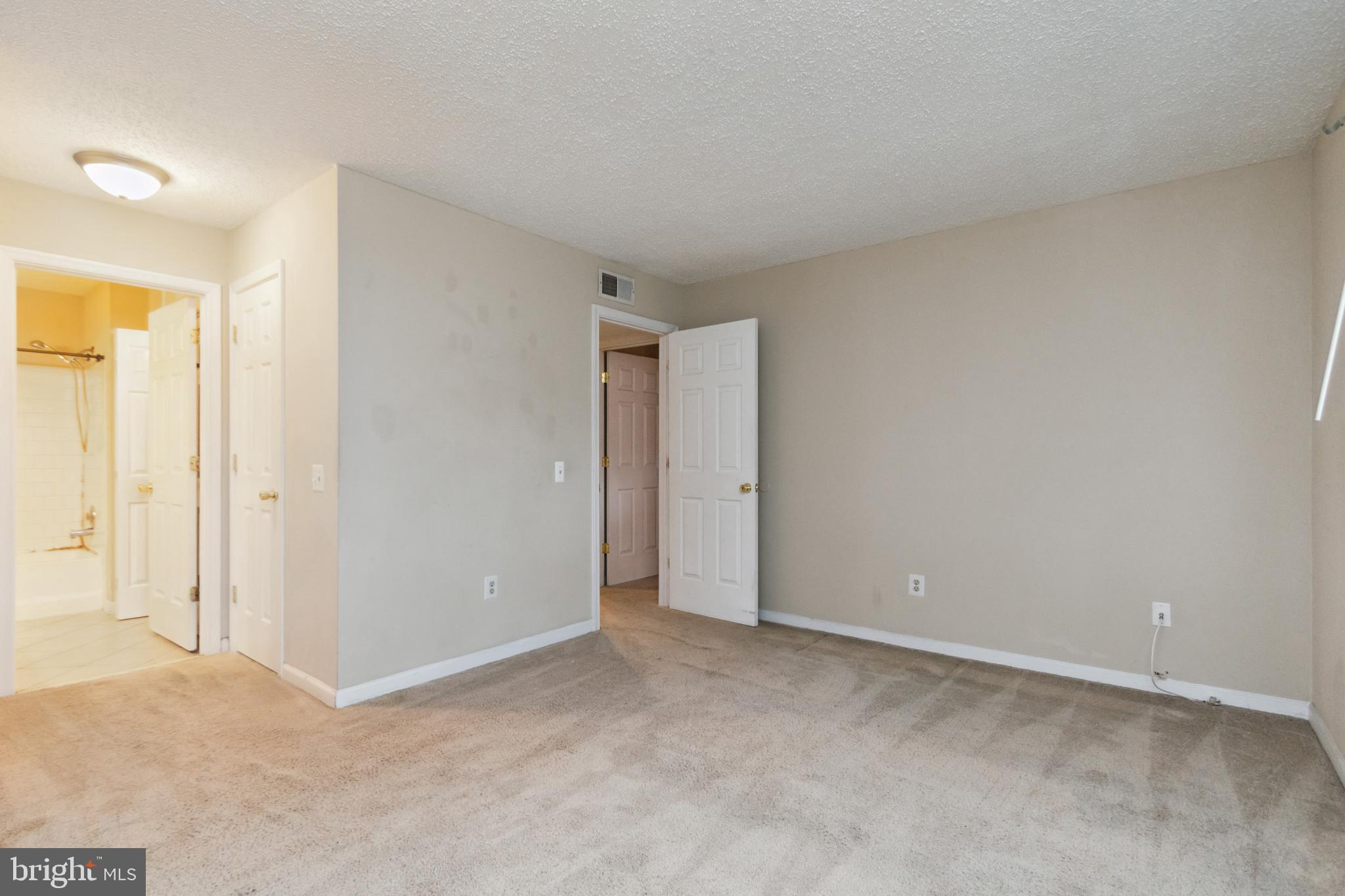 HUNTERS SQUARE - Residential Lease