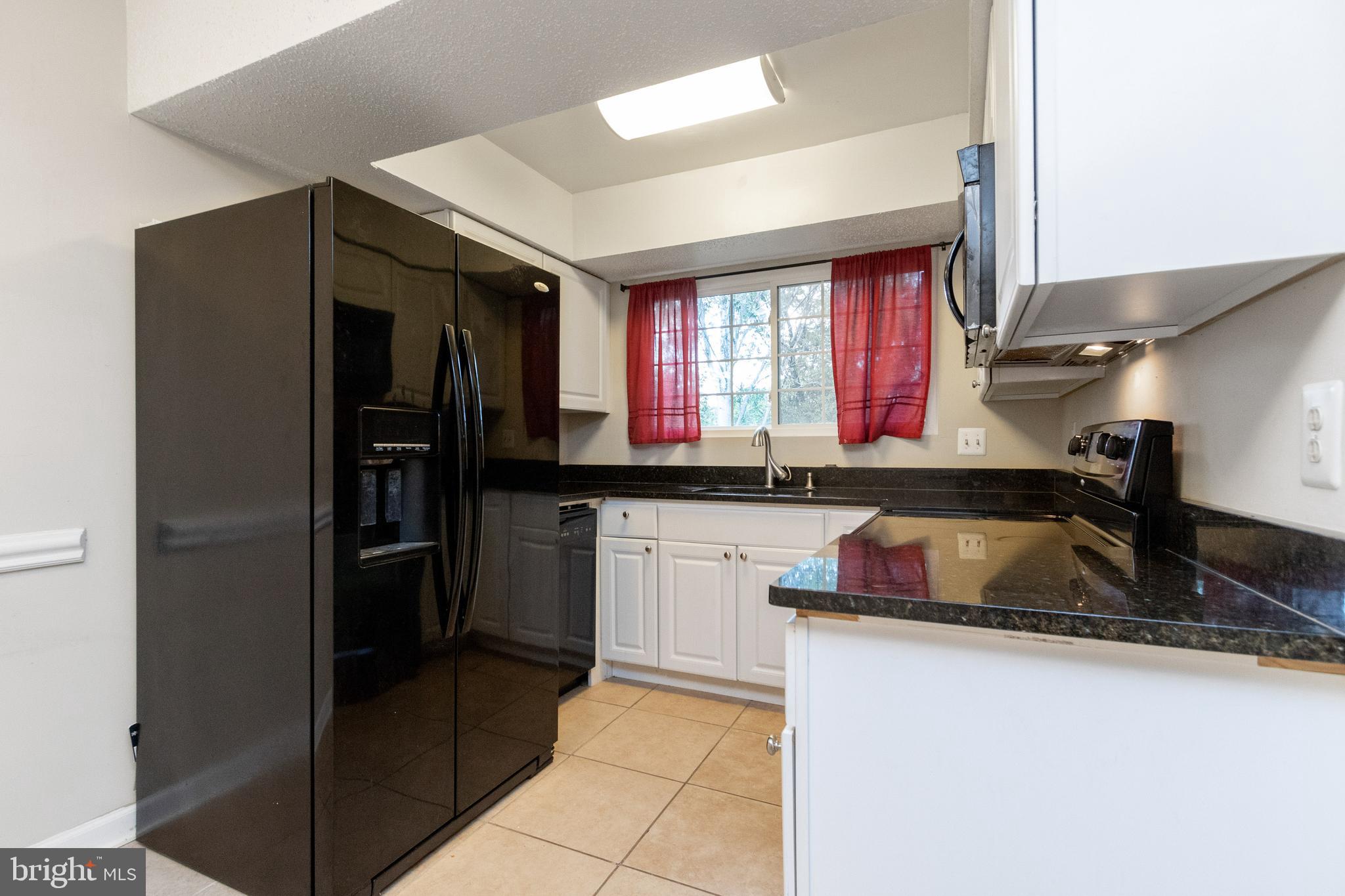 HUNTERS SQUARE - Residential Lease