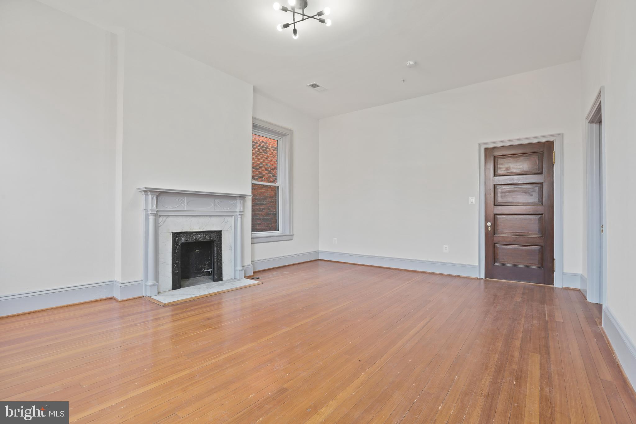 MOUNT VERNON PLACE HISTORIC DISTRICT - Residential Lease