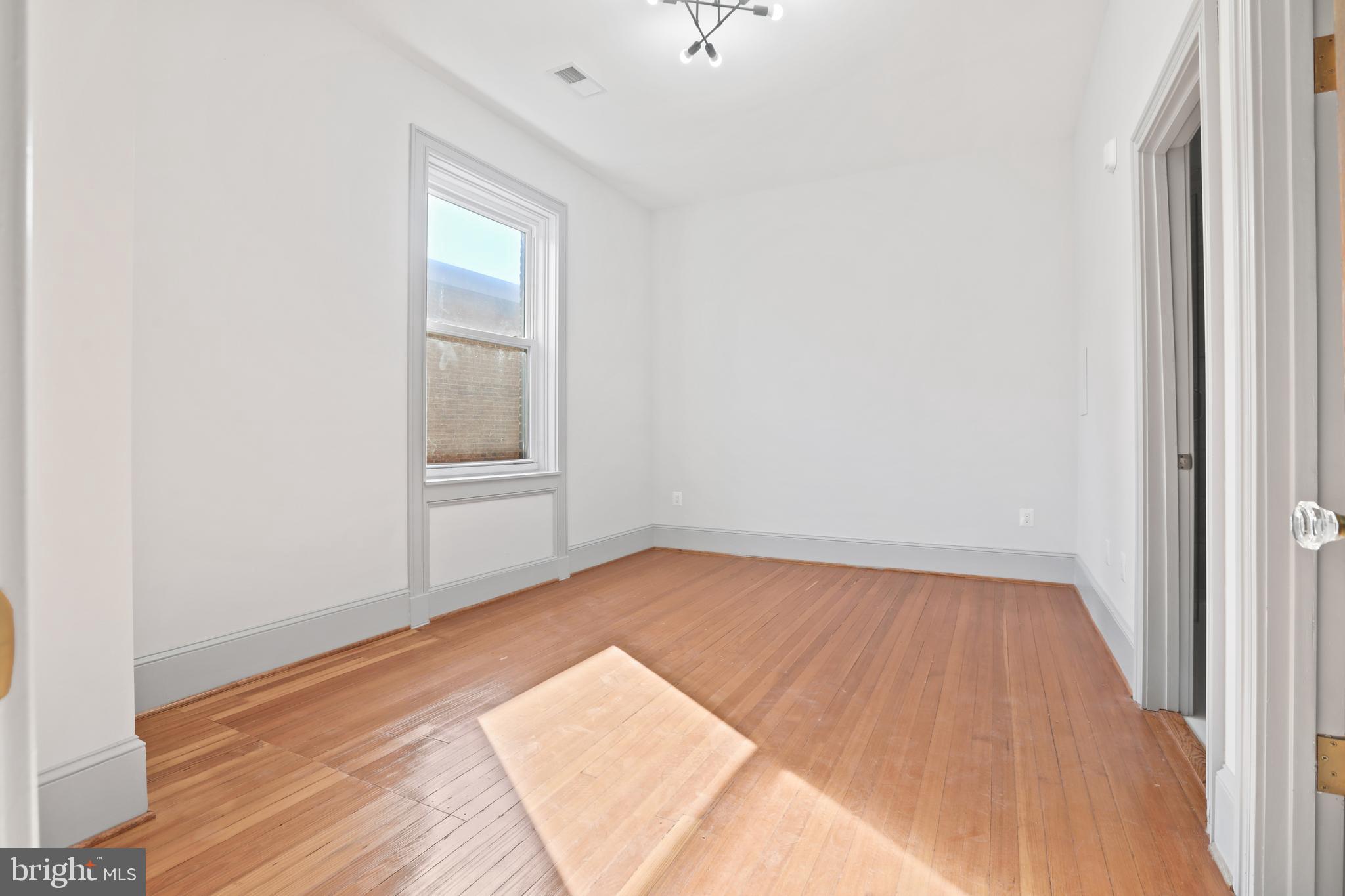 MOUNT VERNON PLACE HISTORIC DISTRICT - Residential Lease