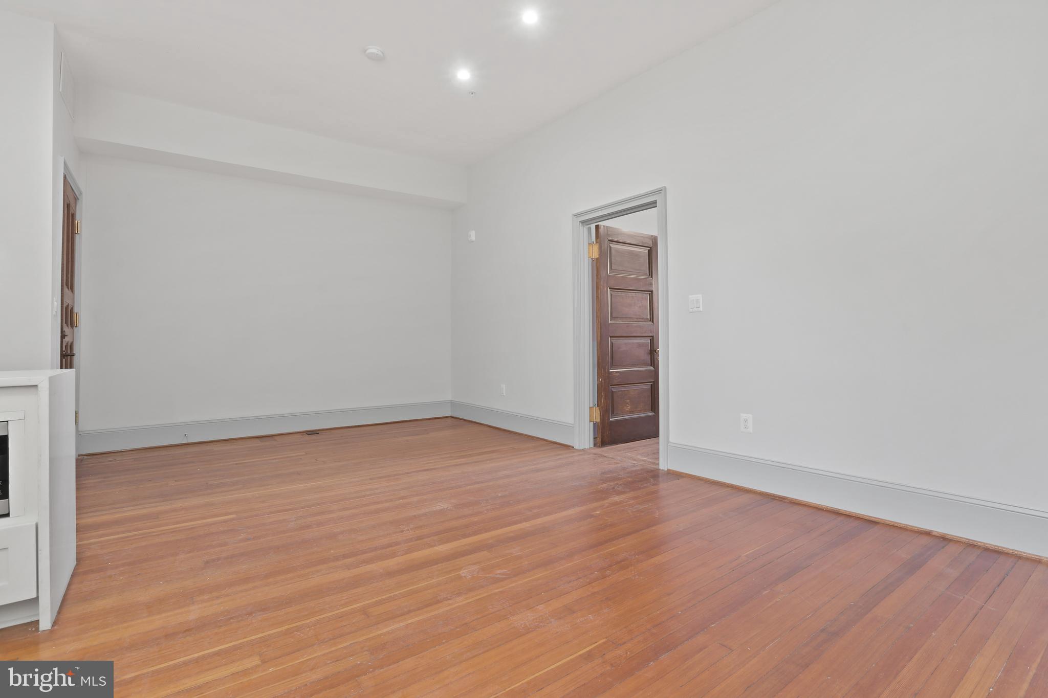 MOUNT VERNON PLACE HISTORIC DISTRICT - Residential Lease