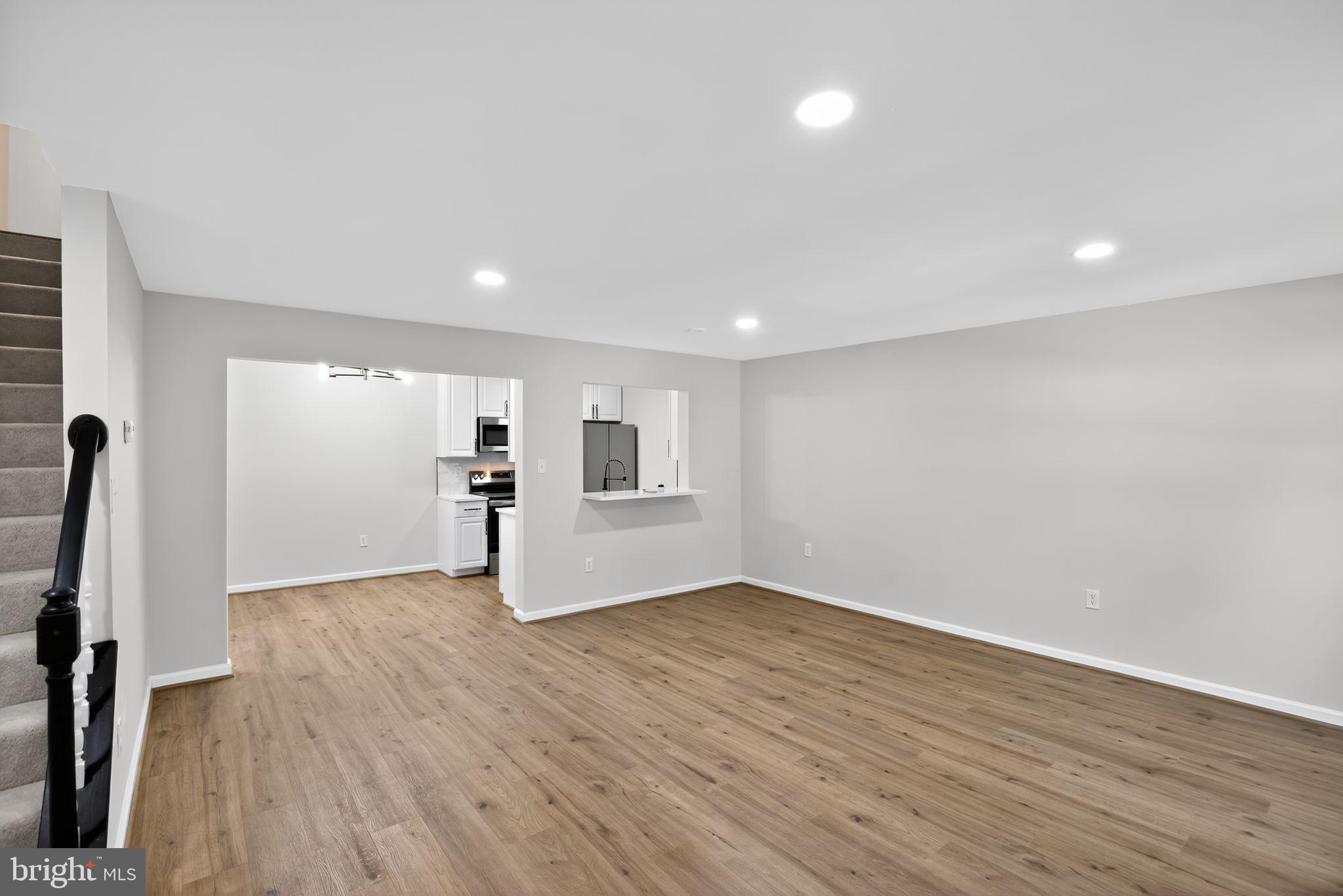 3733 AMSTERDAM TERRACE 9-95